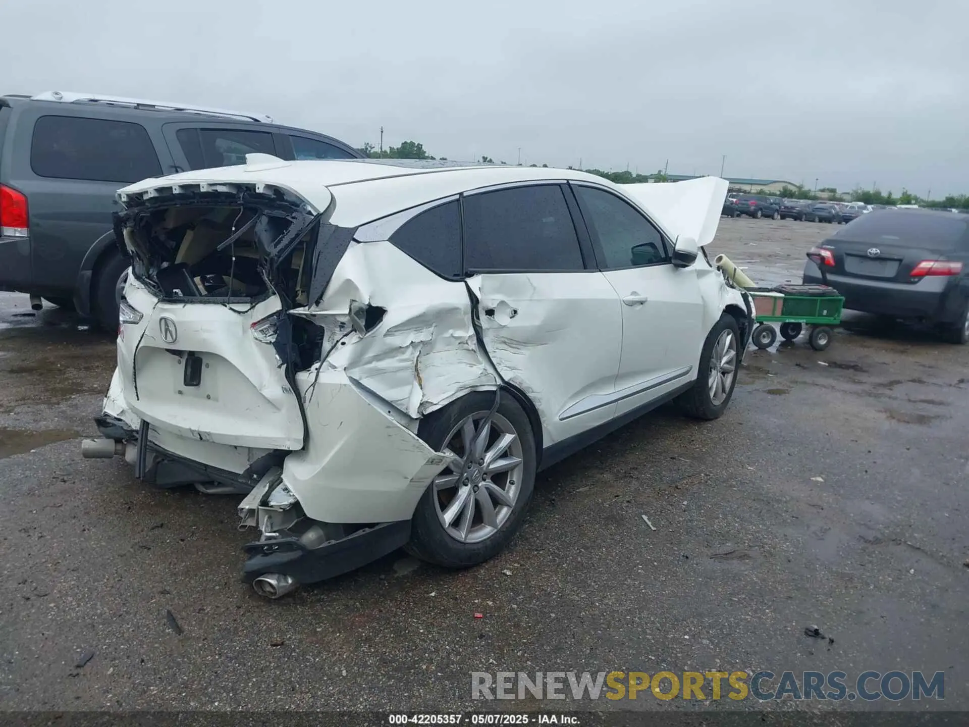 4 Photograph of a damaged car 5J8TC1H33KL025292 ACURA RDX 2019