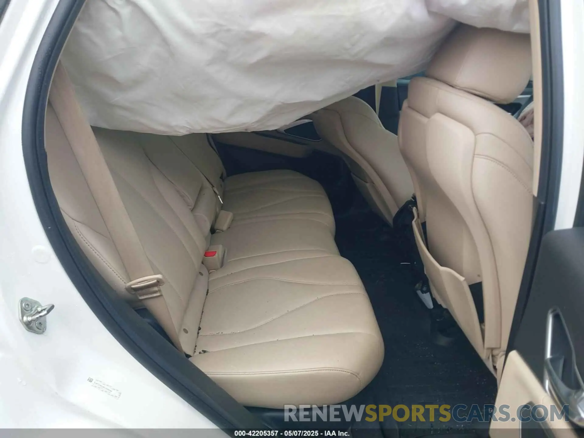 8 Photograph of a damaged car 5J8TC1H33KL025292 ACURA RDX 2019
