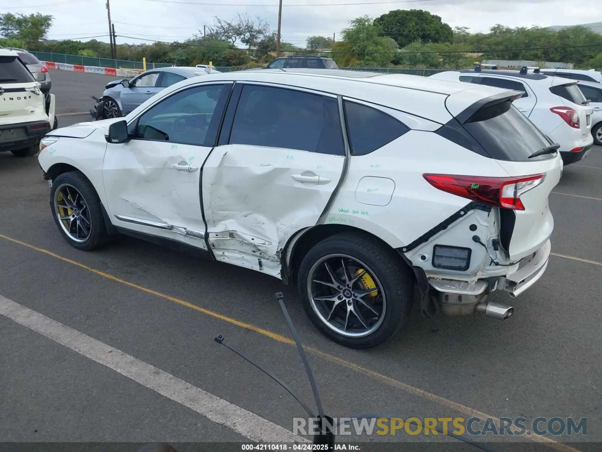 3 Photograph of a damaged car 5J8TC1H34KL013541 ACURA RDX 2019
