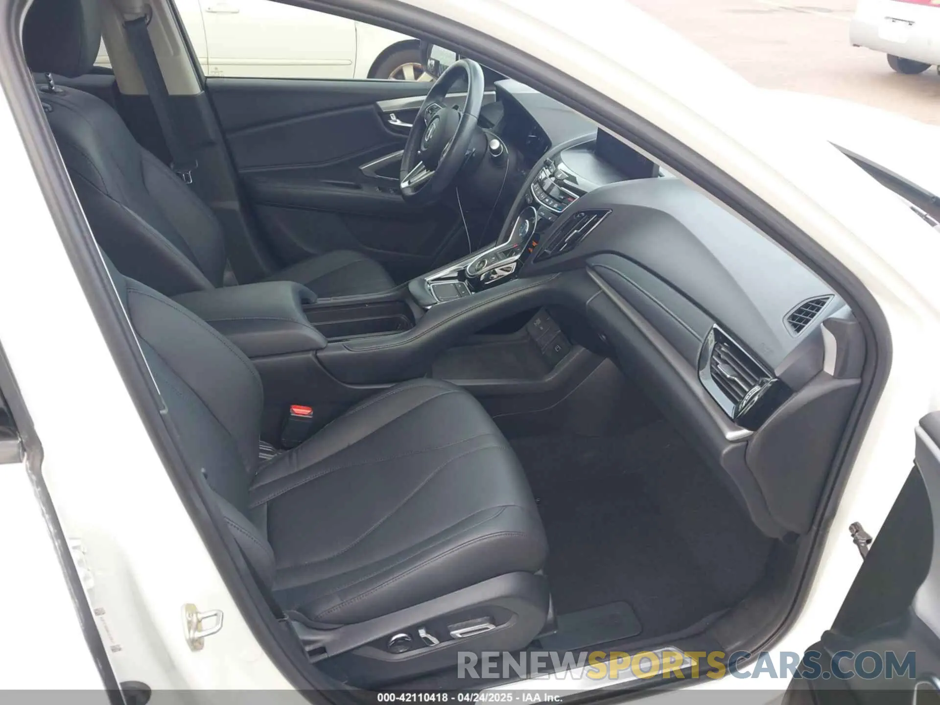5 Photograph of a damaged car 5J8TC1H34KL013541 ACURA RDX 2019
