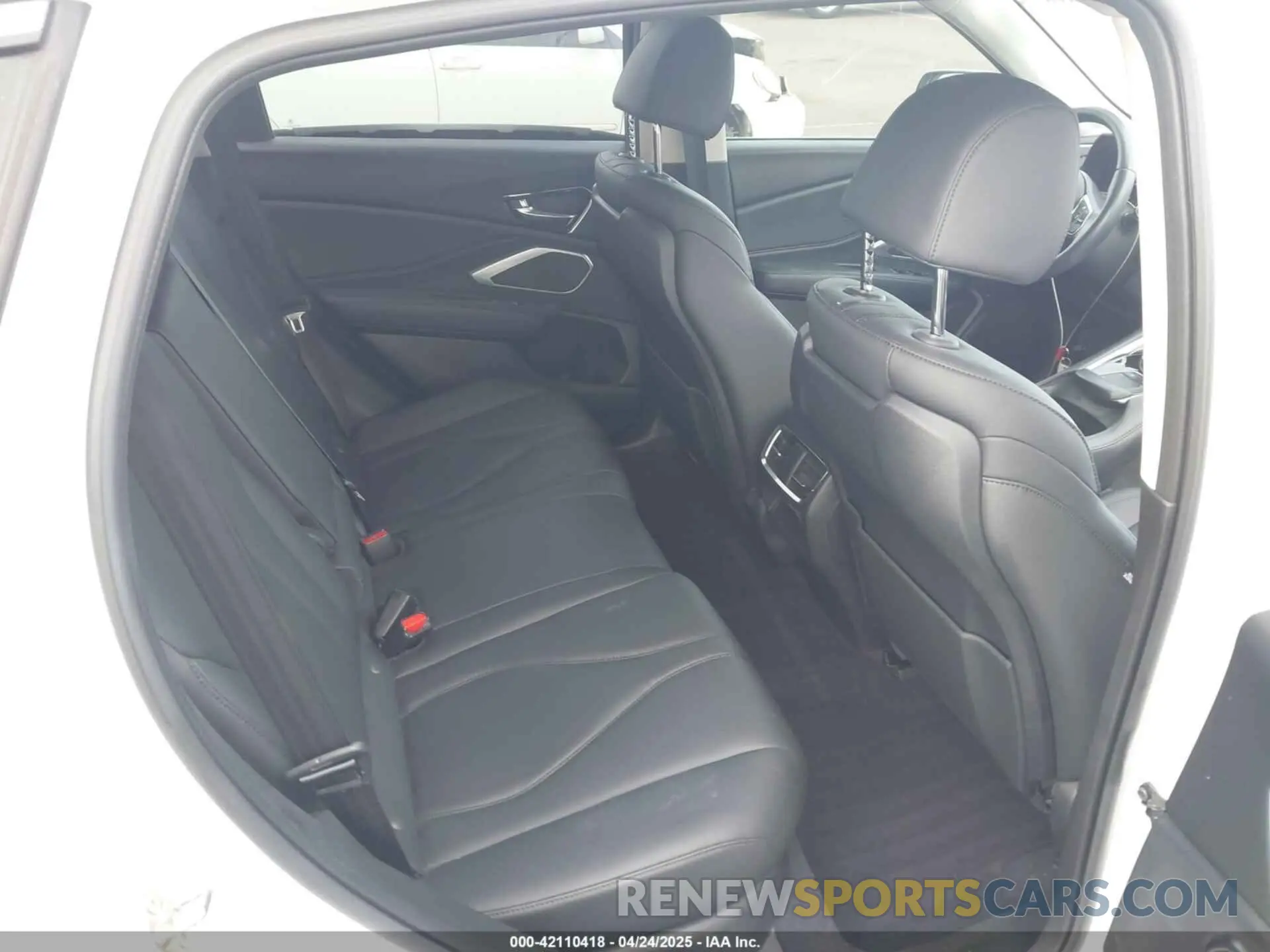 8 Photograph of a damaged car 5J8TC1H34KL013541 ACURA RDX 2019