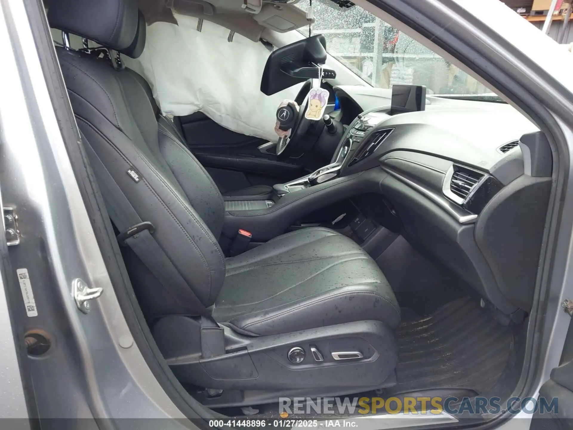 5 Photograph of a damaged car 5J8TC1H37KL003179 ACURA RDX 2019