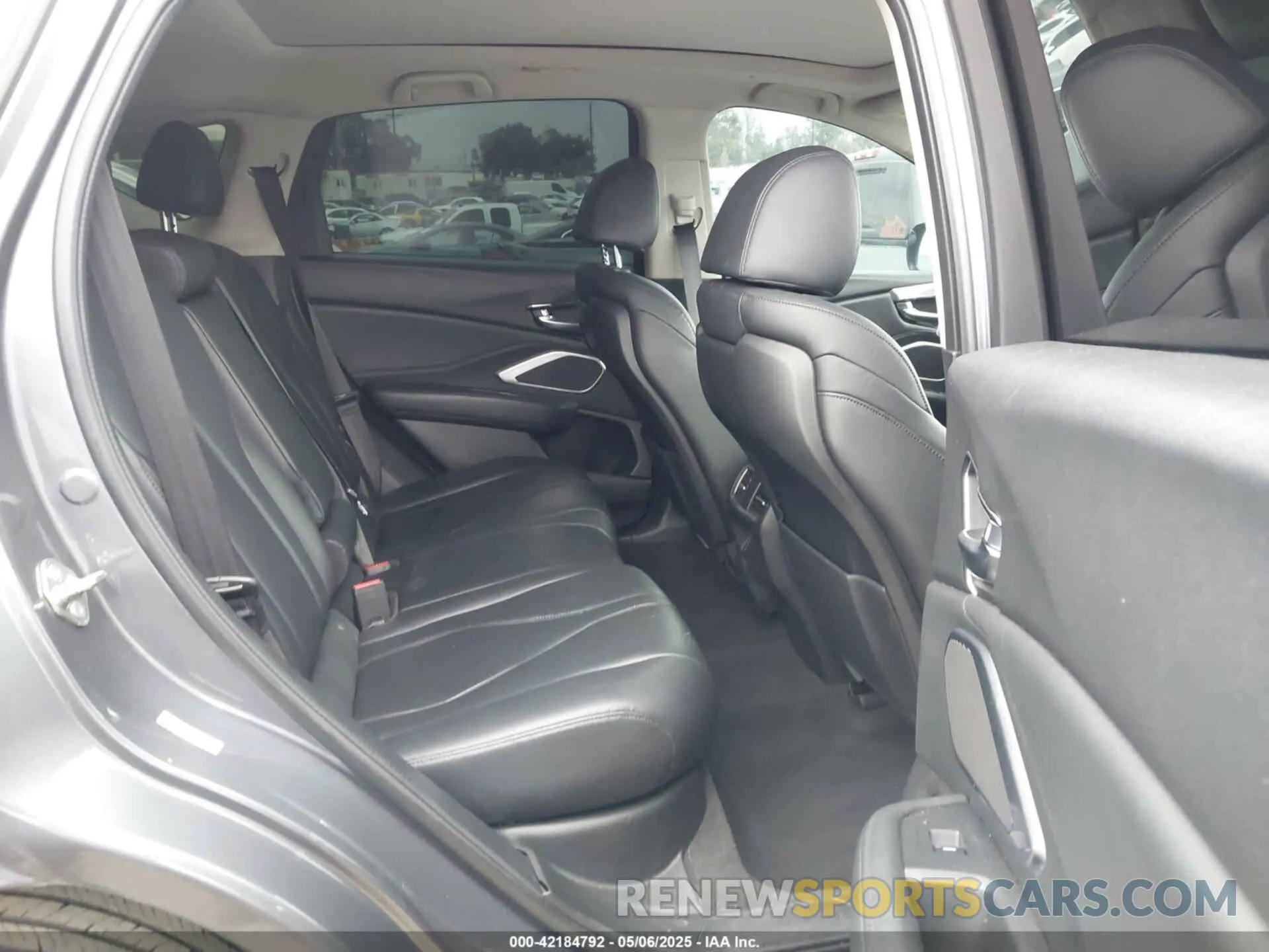 8 Photograph of a damaged car 5J8TC1H39KL000073 ACURA RDX 2019