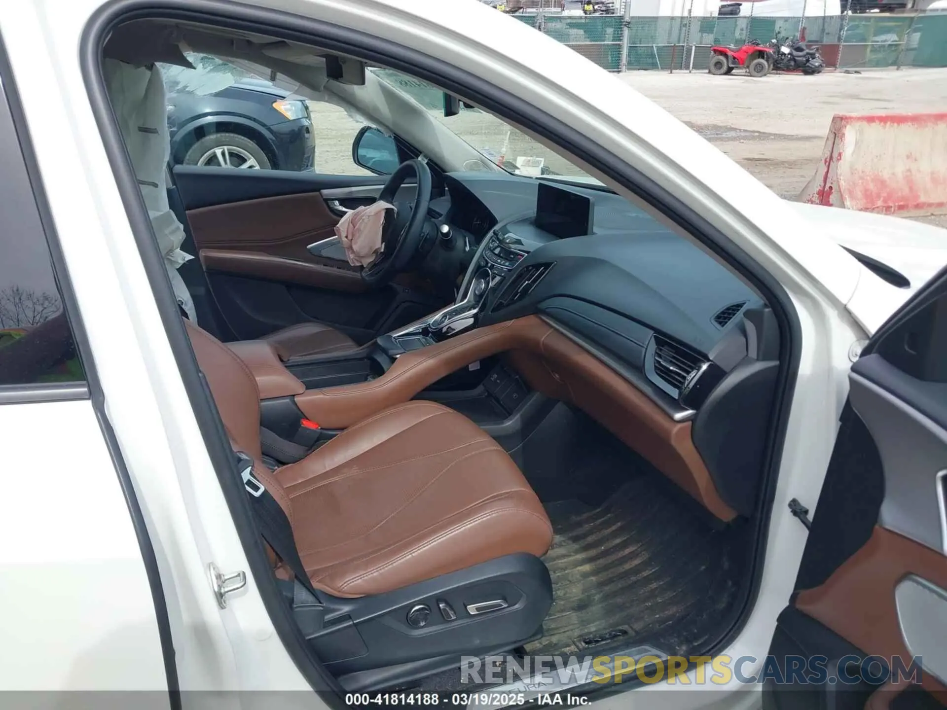 5 Photograph of a damaged car 5J8TC1H52KL011482 ACURA RDX 2019