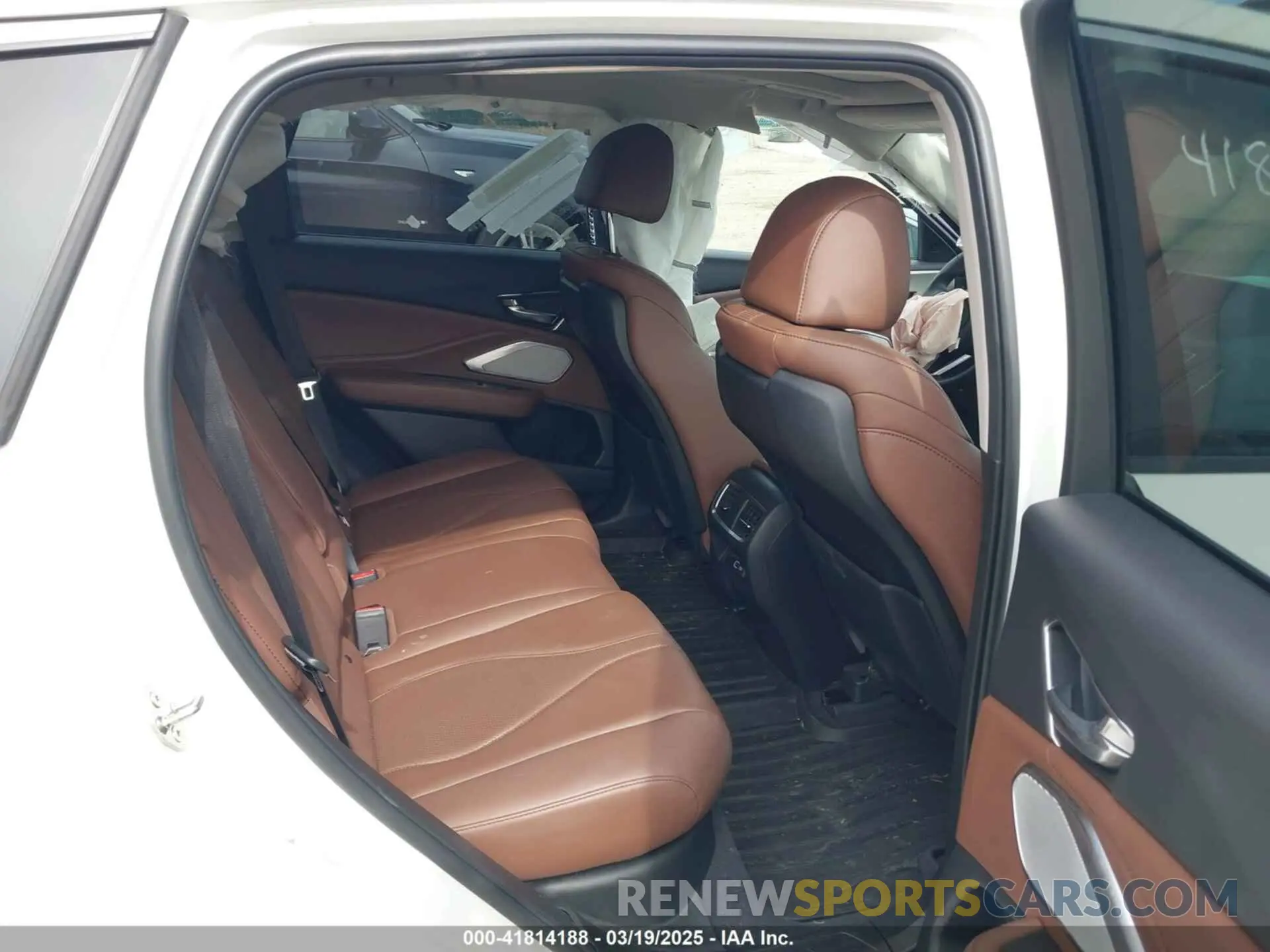 8 Photograph of a damaged car 5J8TC1H52KL011482 ACURA RDX 2019