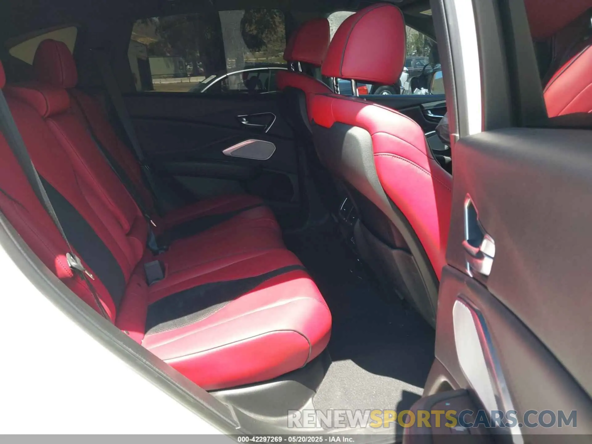 8 Photograph of a damaged car 5J8TC1H64KL000301 ACURA RDX 2019