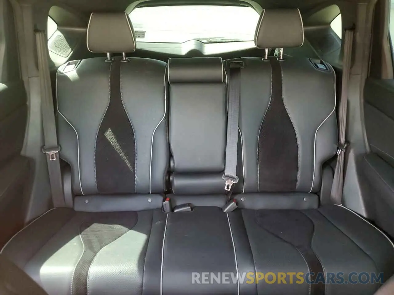 10 Photograph of a damaged car 5J8TC1H67KL017934 ACURA RDX 2019