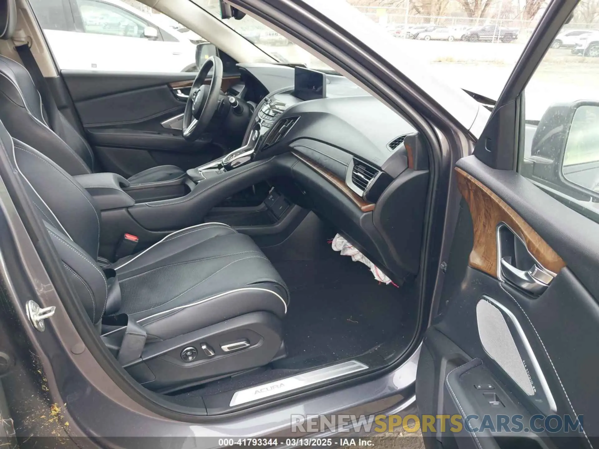 5 Photograph of a damaged car 5J8TC1H71KL008218 ACURA RDX 2019