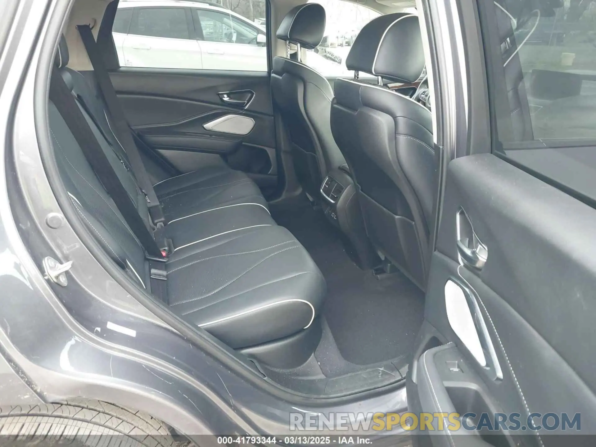 8 Photograph of a damaged car 5J8TC1H71KL008218 ACURA RDX 2019