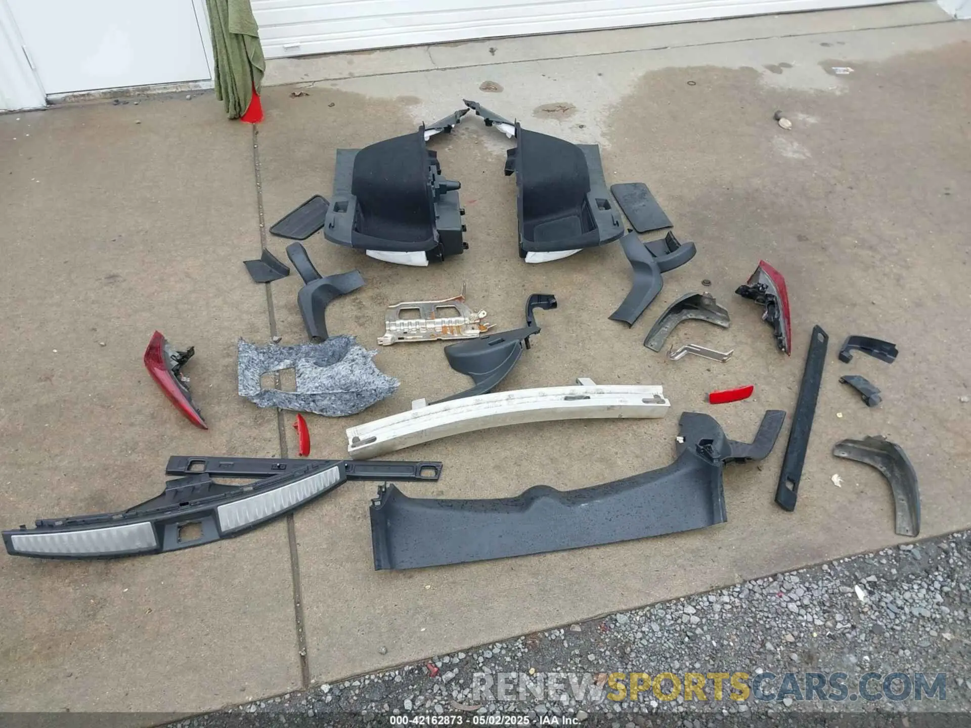 12 Photograph of a damaged car 5J8TC1H73KL023559 ACURA RDX 2019