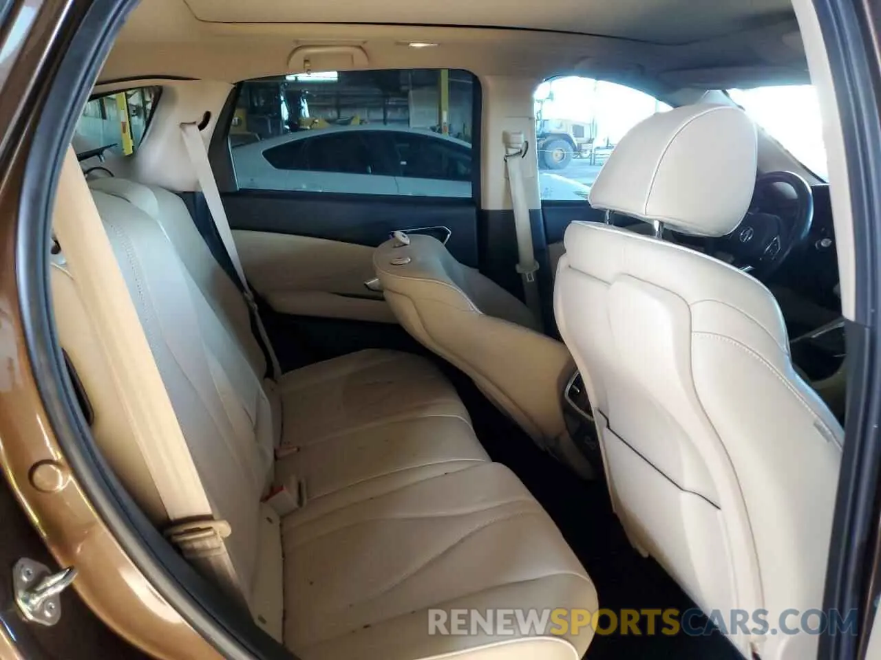 10 Photograph of a damaged car 5J8TC1H76KL008358 ACURA RDX 2019