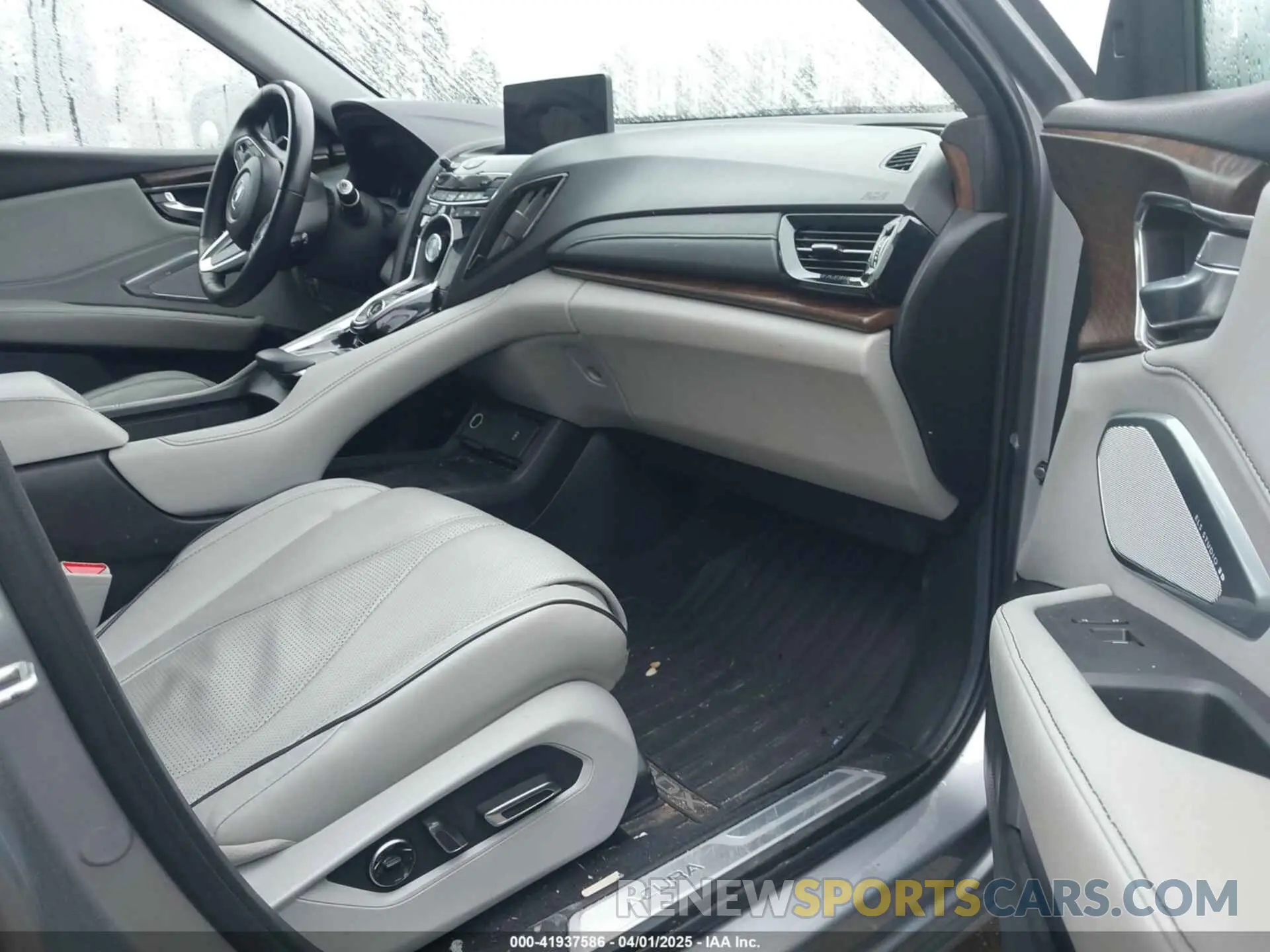 5 Photograph of a damaged car 5J8TC1H76KL024947 ACURA RDX 2019