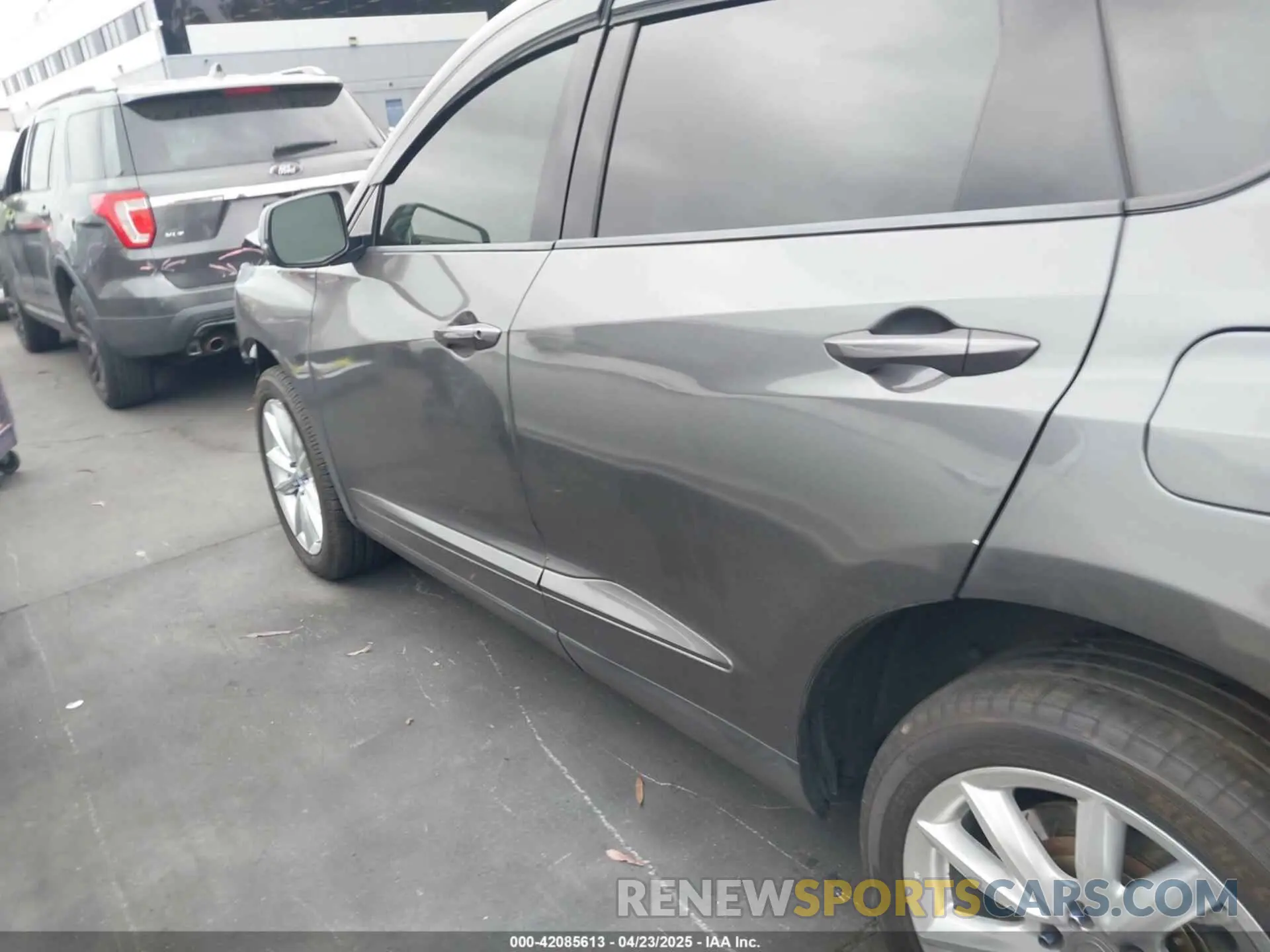 15 Photograph of a damaged car 5J8TC2H31KL017892 ACURA RDX 2019