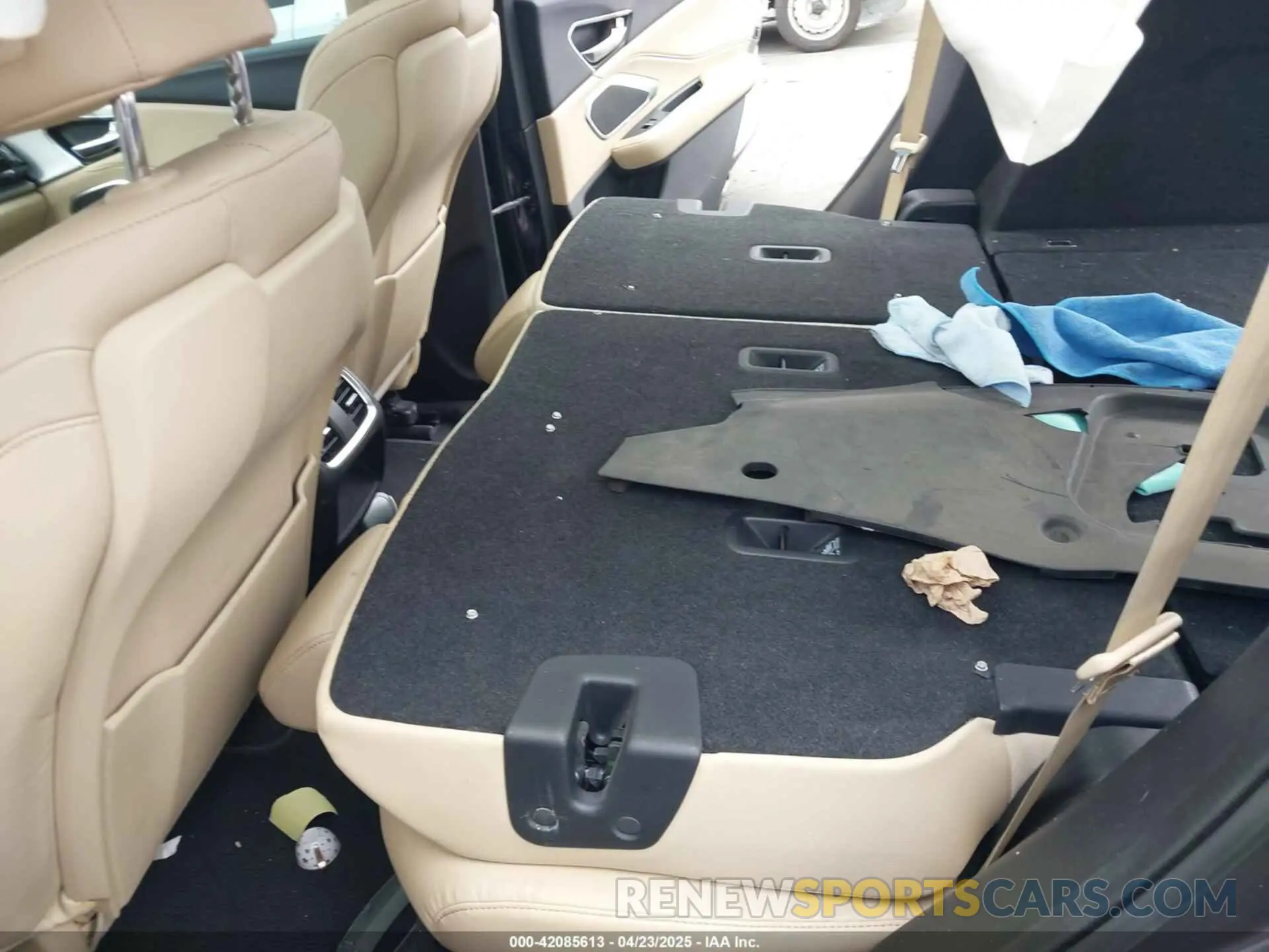 8 Photograph of a damaged car 5J8TC2H31KL017892 ACURA RDX 2019