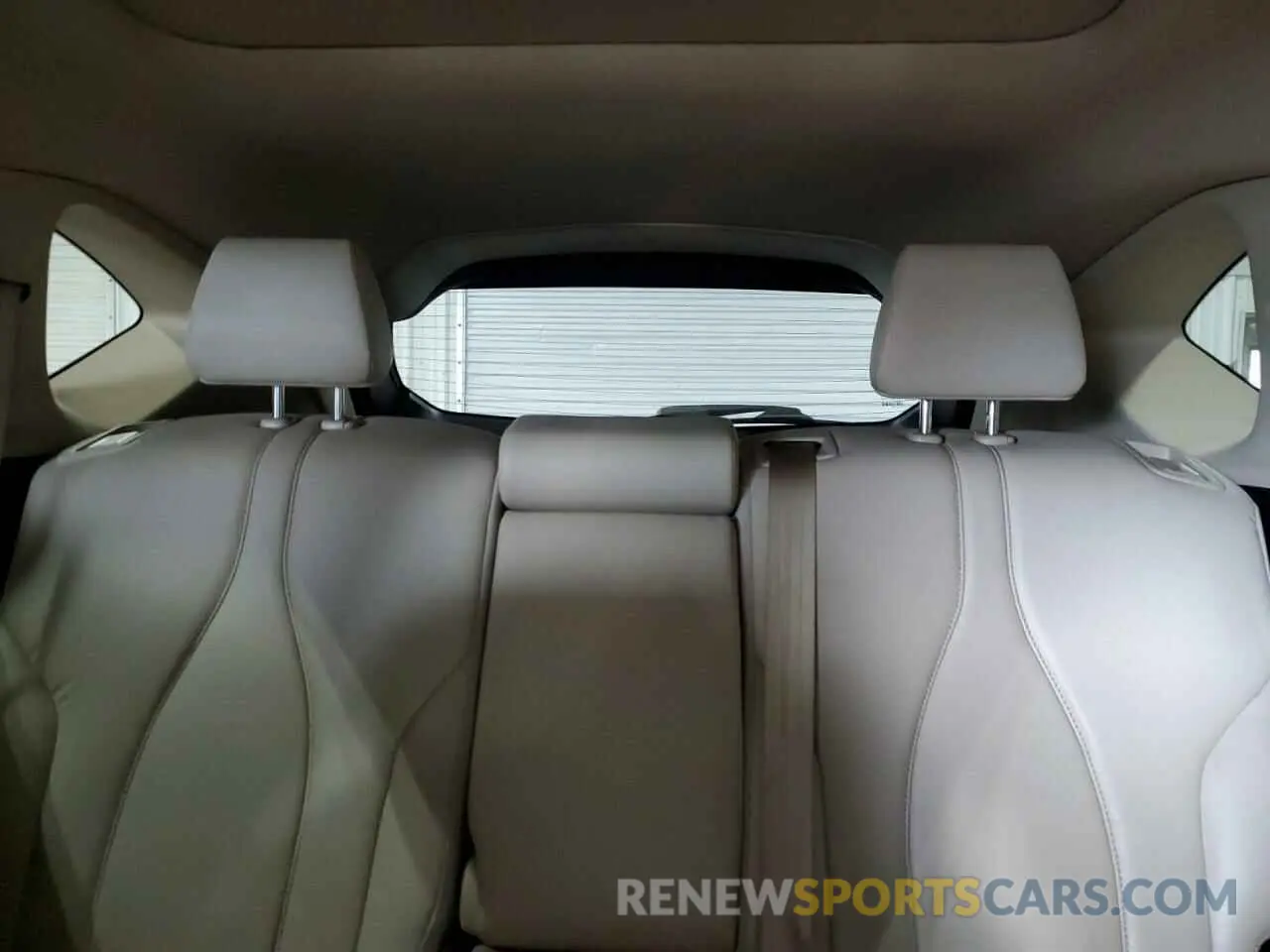 10 Photograph of a damaged car 5J8TC2H31KL037818 ACURA RDX 2019