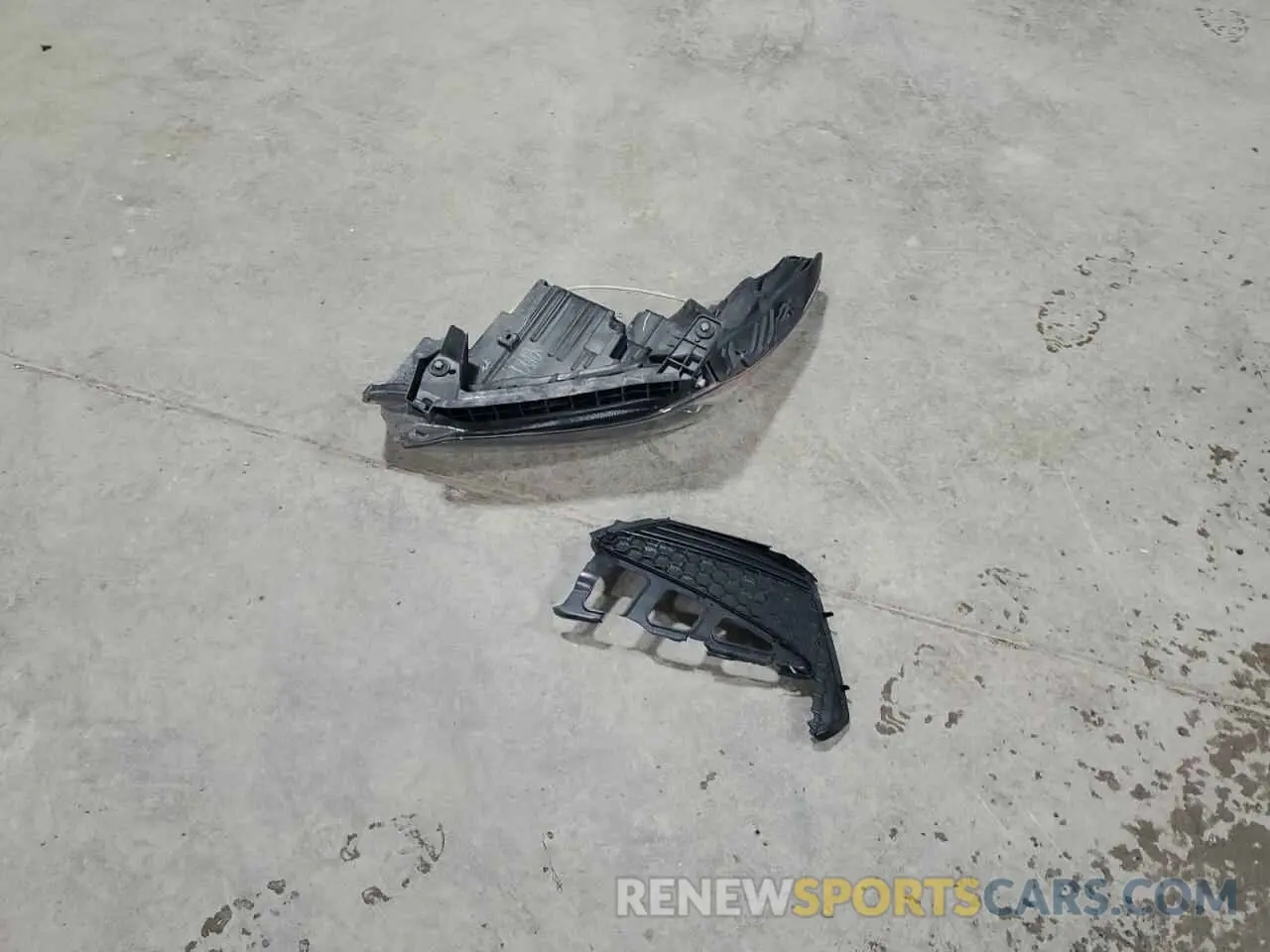 13 Photograph of a damaged car 5J8TC2H31KL037818 ACURA RDX 2019