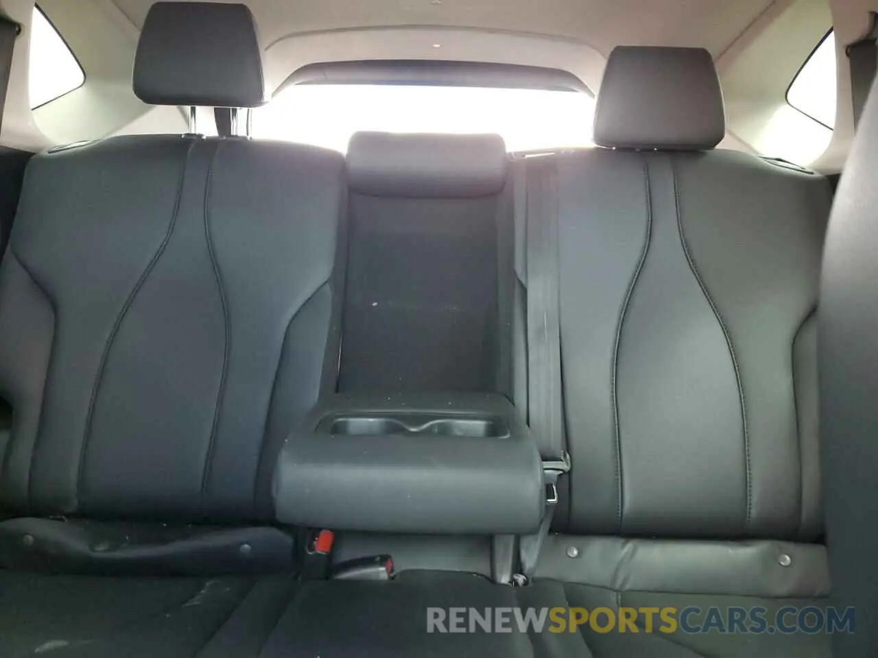 10 Photograph of a damaged car 5J8TC2H34KL031463 ACURA RDX 2019