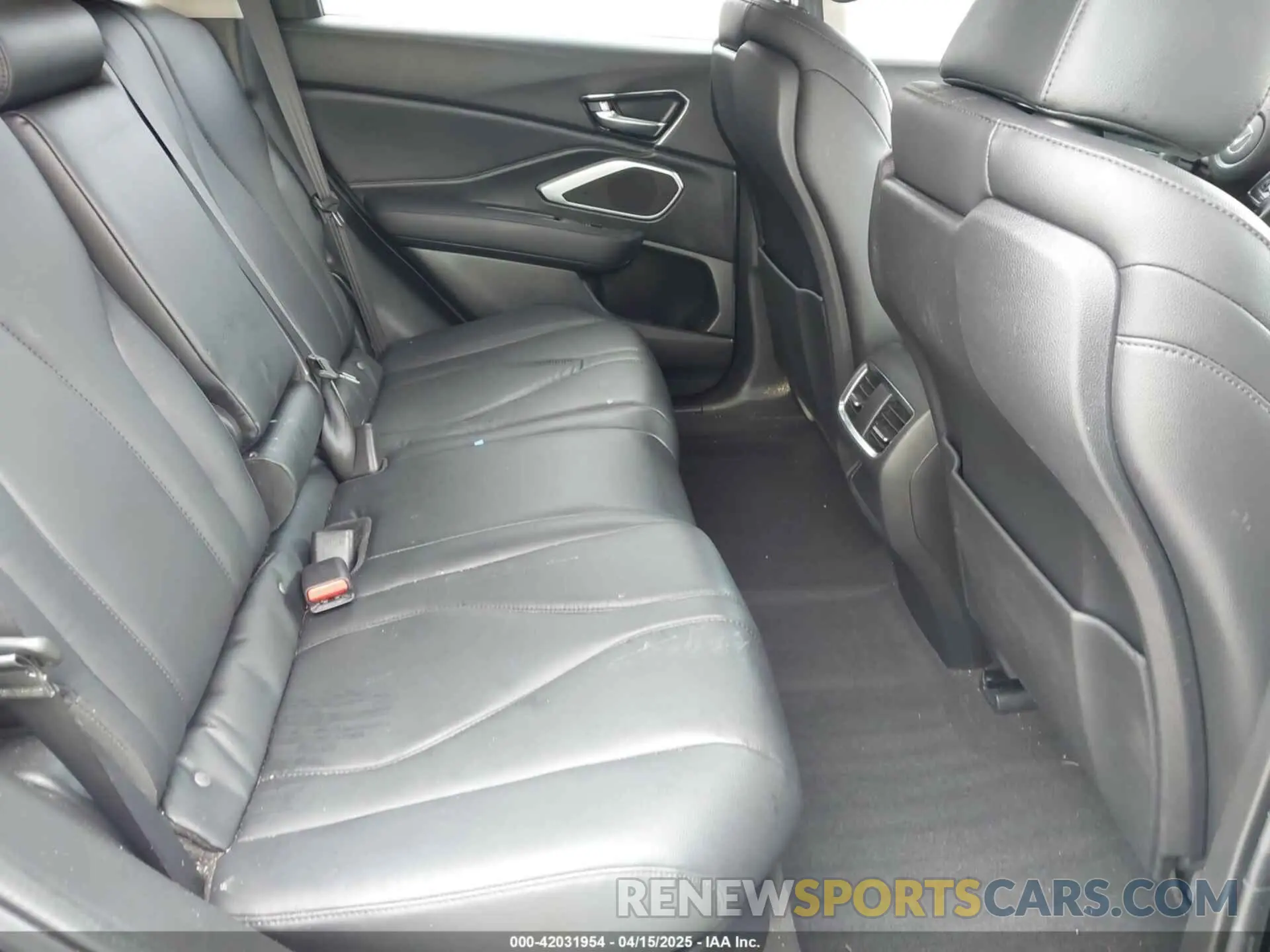 8 Photograph of a damaged car 5J8TC2H34KL043662 ACURA RDX 2019