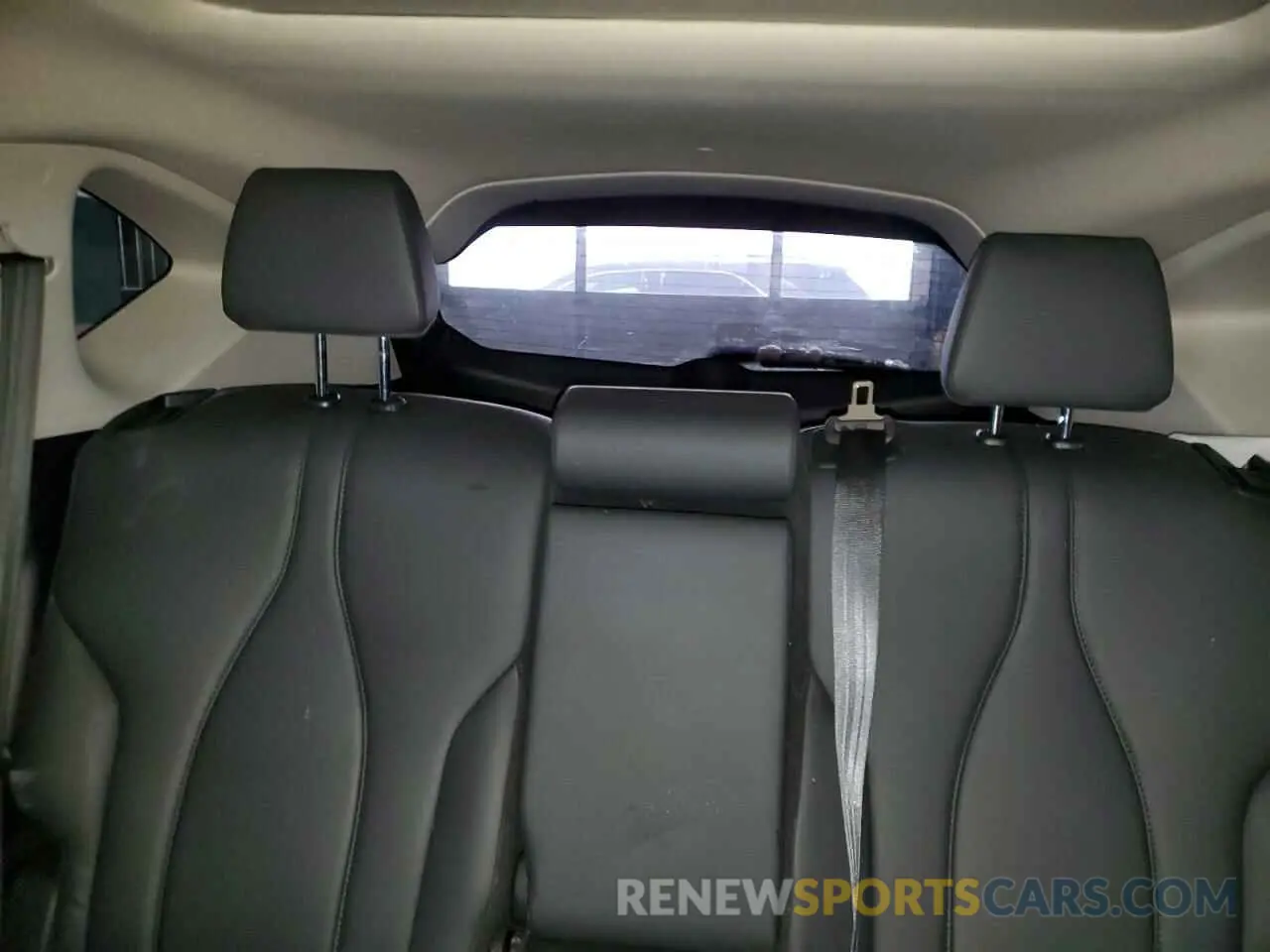 10 Photograph of a damaged car 5J8TC2H38KL808176 ACURA RDX 2019