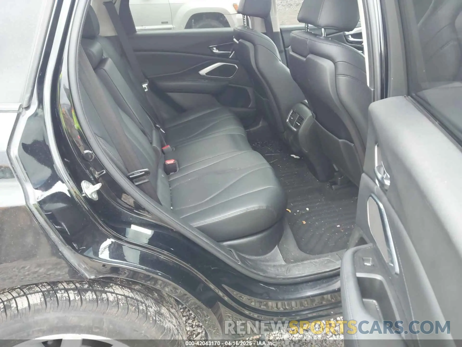8 Photograph of a damaged car 5J8TC2H38KW037511 ACURA RDX 2019