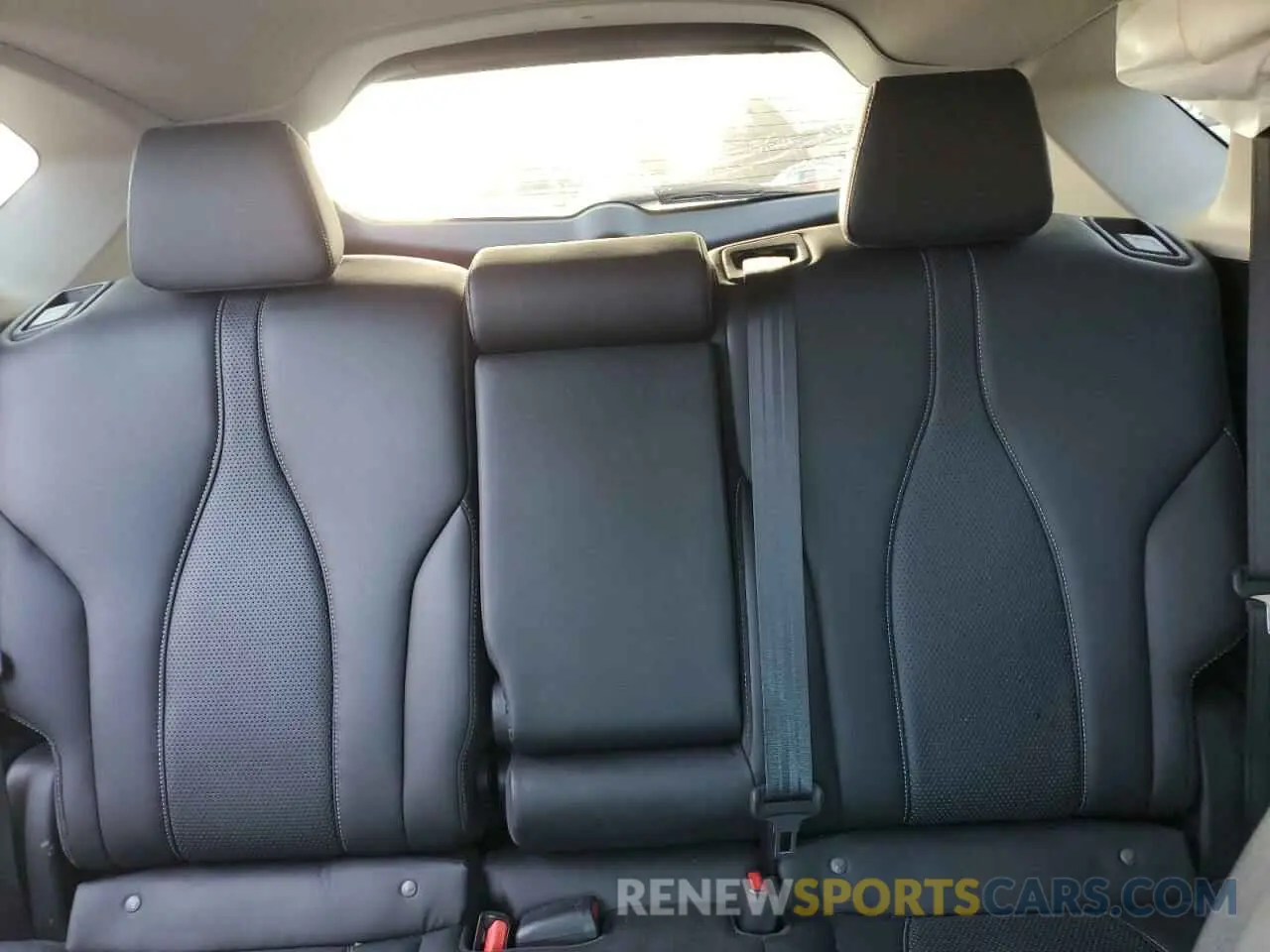 10 Photograph of a damaged car 5J8TC2H51KL000169 ACURA RDX 2019