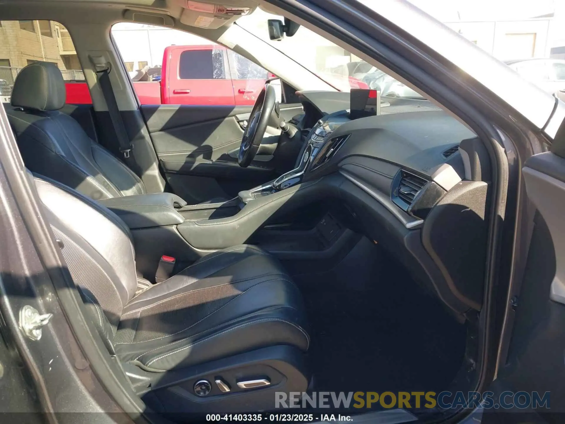 5 Photograph of a damaged car 5J8TC2H51KL000186 ACURA RDX 2019