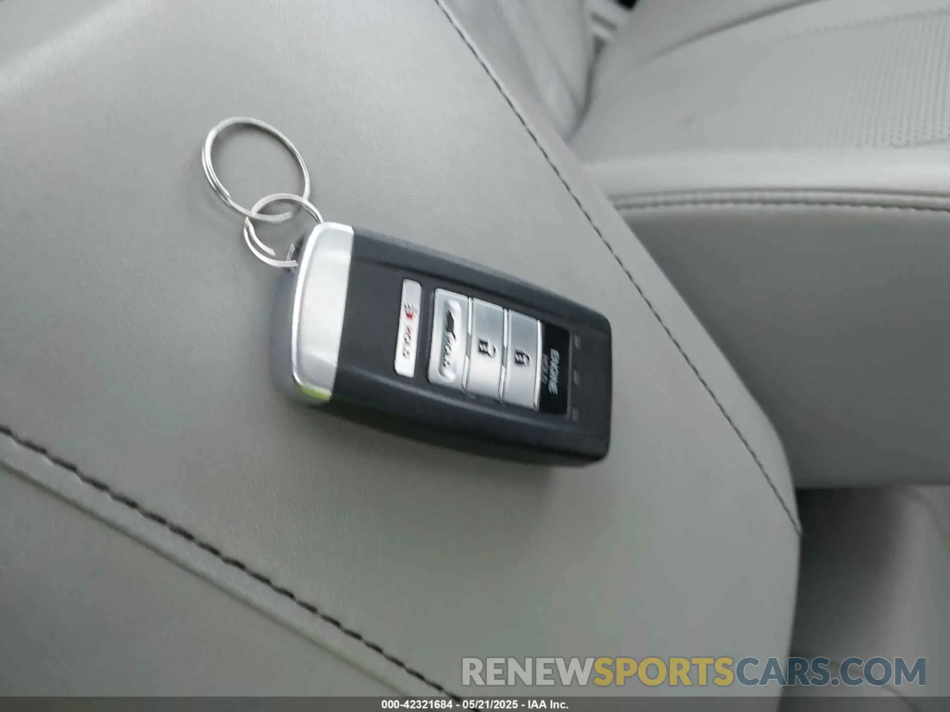 11 Photograph of a damaged car 5J8TC2H51KL017697 ACURA RDX 2019