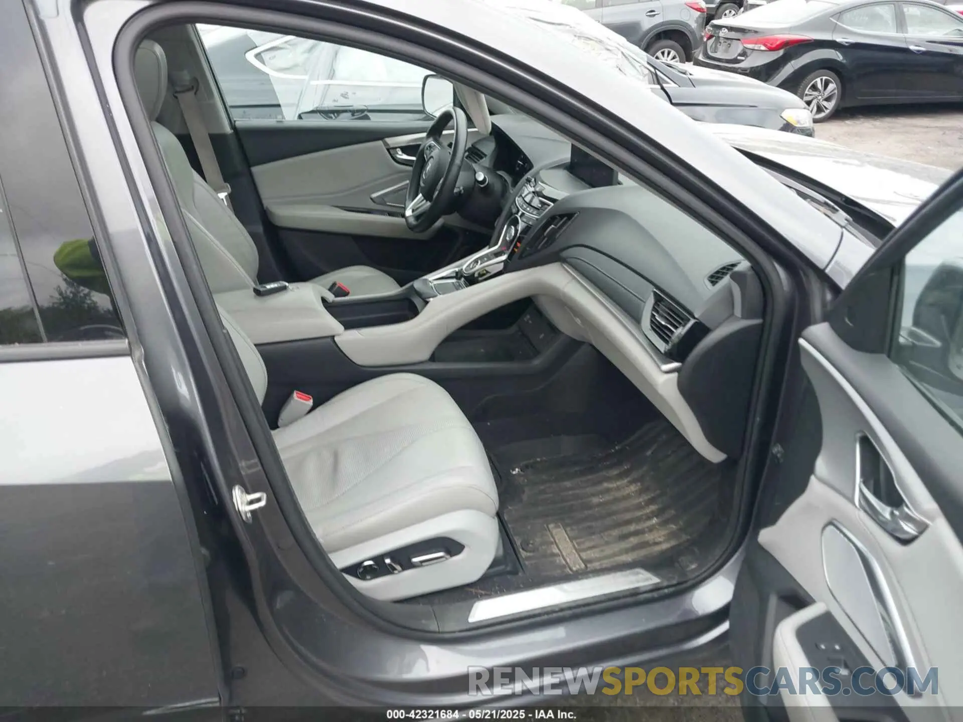5 Photograph of a damaged car 5J8TC2H51KL017697 ACURA RDX 2019