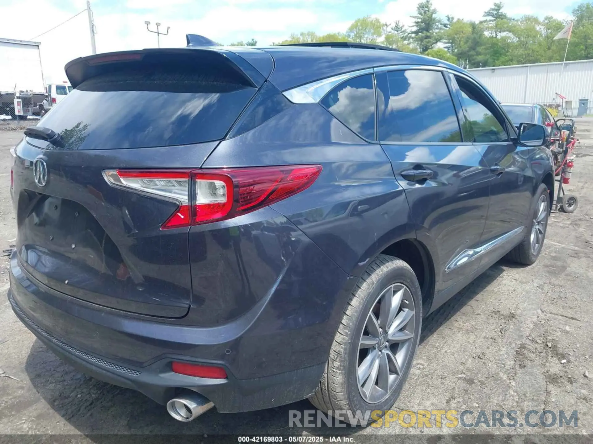 4 Photograph of a damaged car 5J8TC2H54KL017533 ACURA RDX 2019