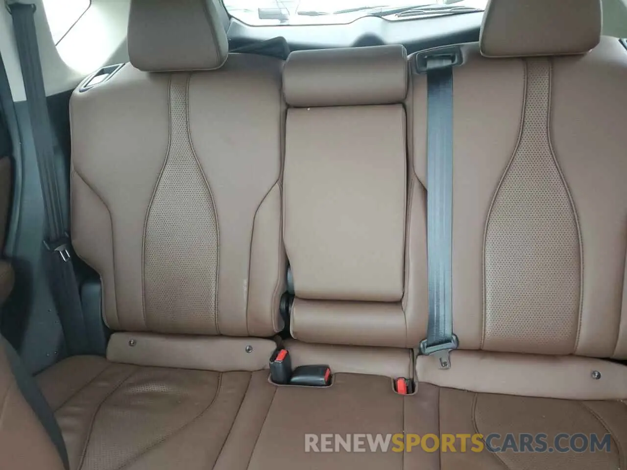 10 Photograph of a damaged car 5J8TC2H56KL009207 ACURA RDX 2019