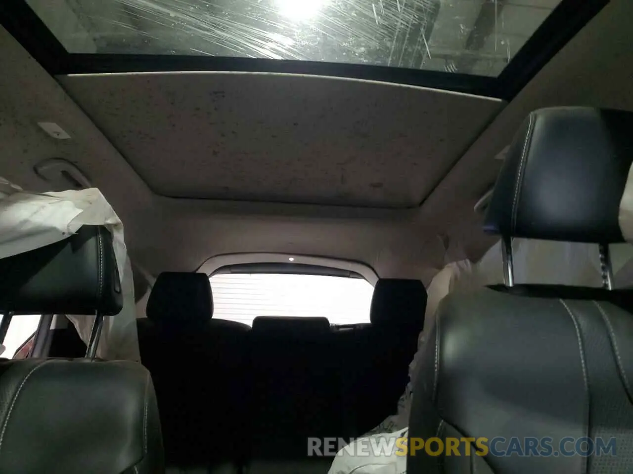 10 Photograph of a damaged car 5J8TC2H58KL017115 ACURA RDX 2019