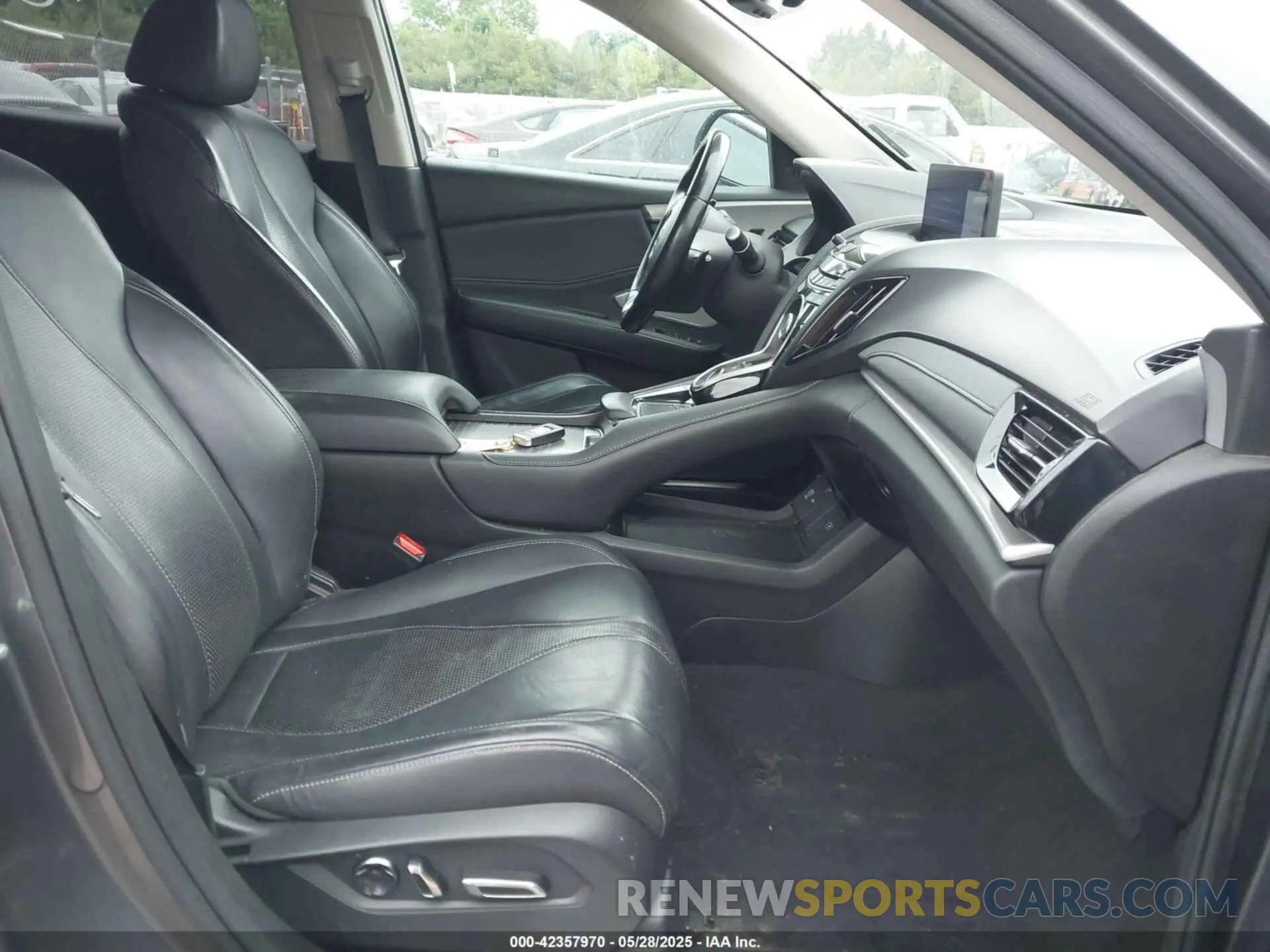 5 Photograph of a damaged car 5J8TC2H59KL026180 ACURA RDX 2019