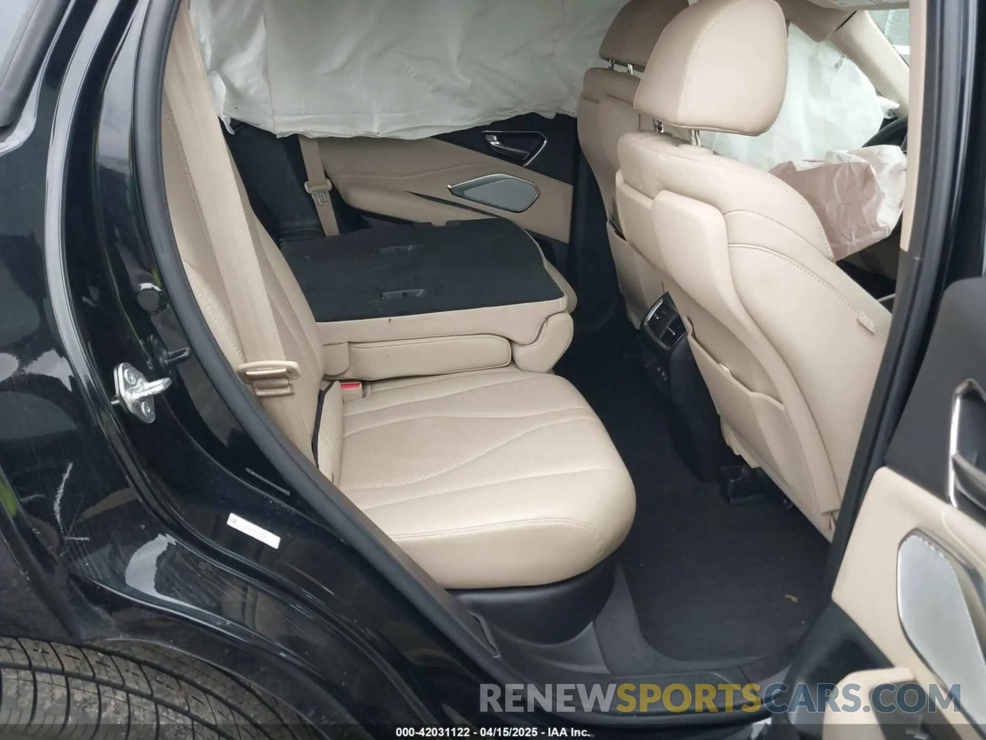 8 Photograph of a damaged car 5J8TC2H5XKL012224 ACURA RDX 2019