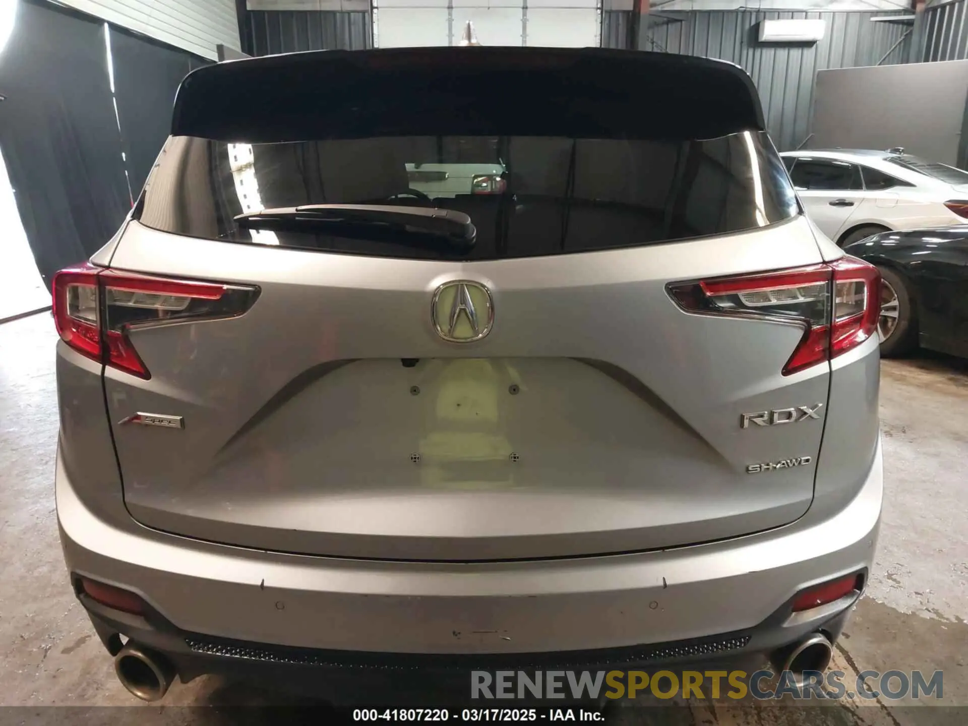 17 Photograph of a damaged car 5J8TC2H62KL025641 ACURA RDX 2019