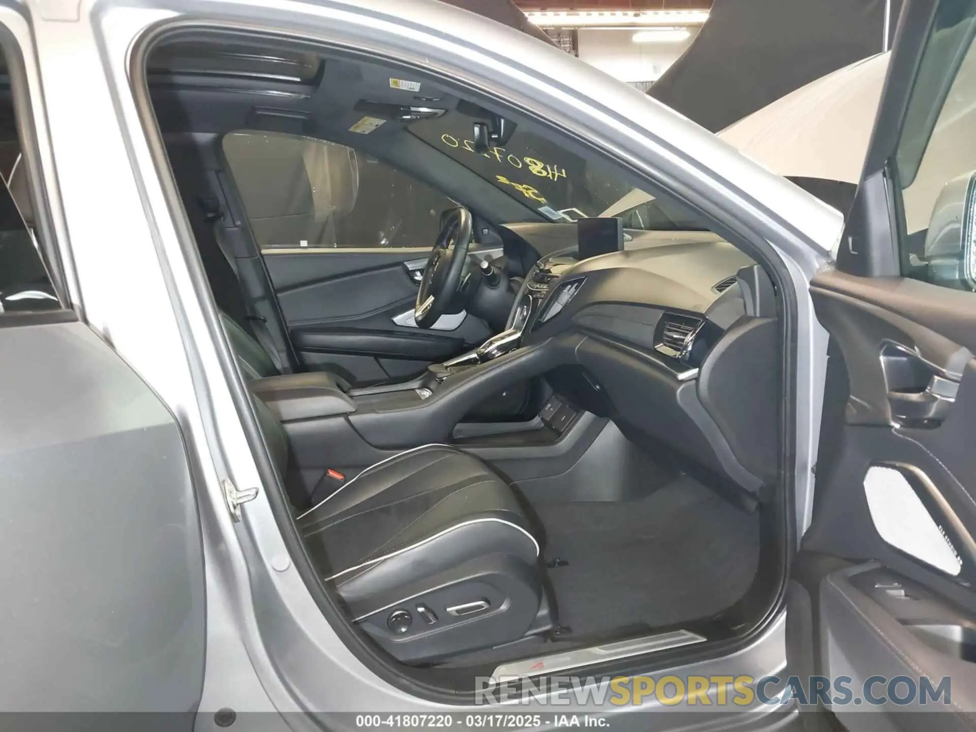 5 Photograph of a damaged car 5J8TC2H62KL025641 ACURA RDX 2019