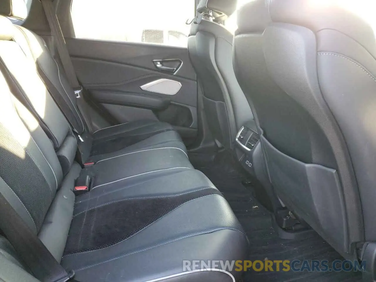 11 Photograph of a damaged car 5J8TC2H64KL016875 ACURA RDX 2019