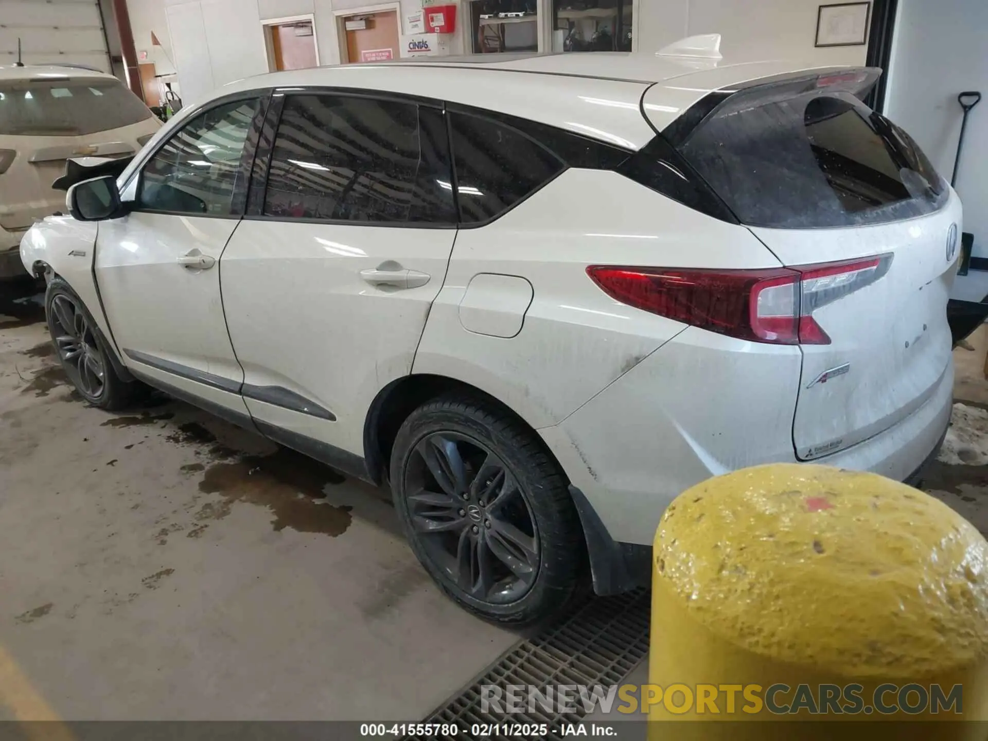 3 Photograph of a damaged car 5J8TC2H64KL800117 ACURA RDX 2019