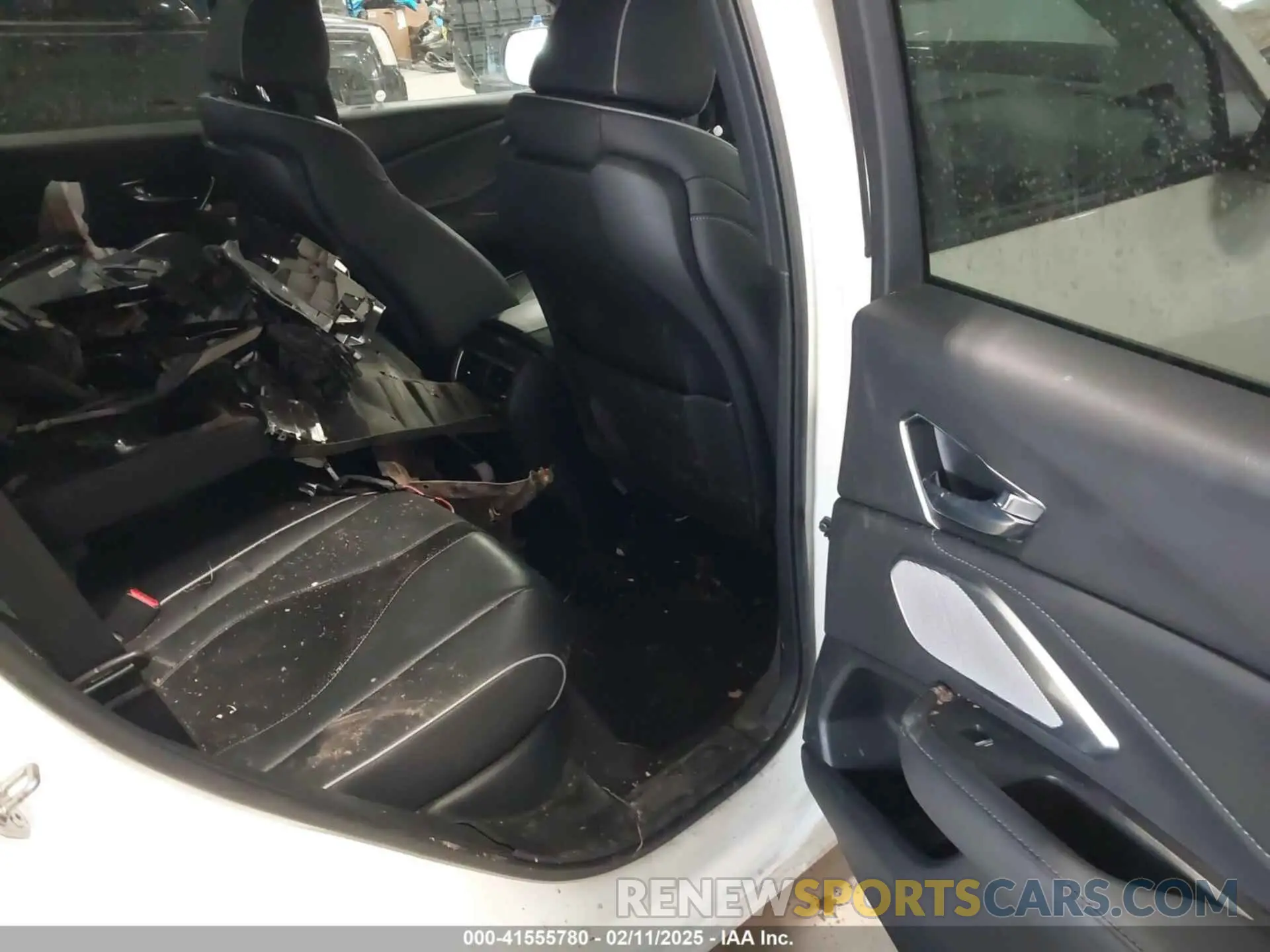 8 Photograph of a damaged car 5J8TC2H64KL800117 ACURA RDX 2019