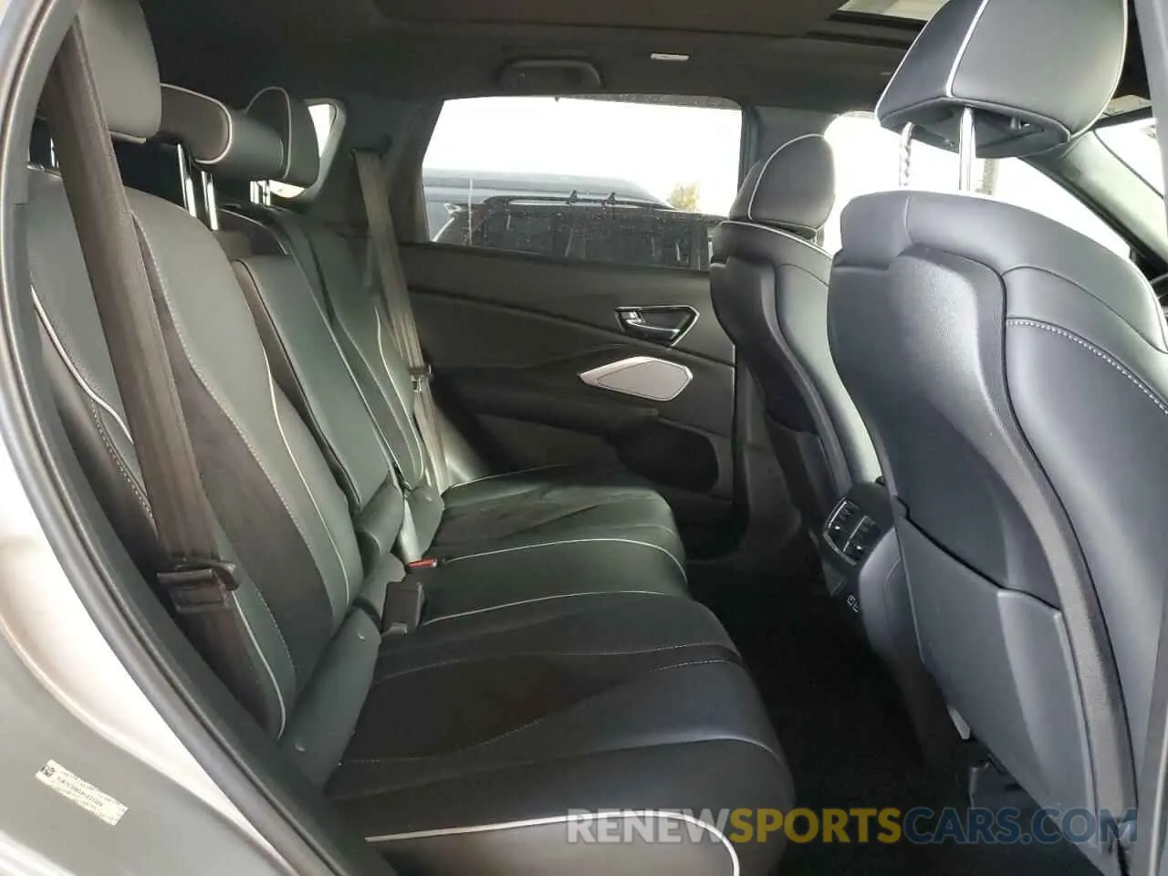 10 Photograph of a damaged car 5J8TC2H65KL037329 ACURA RDX 2019