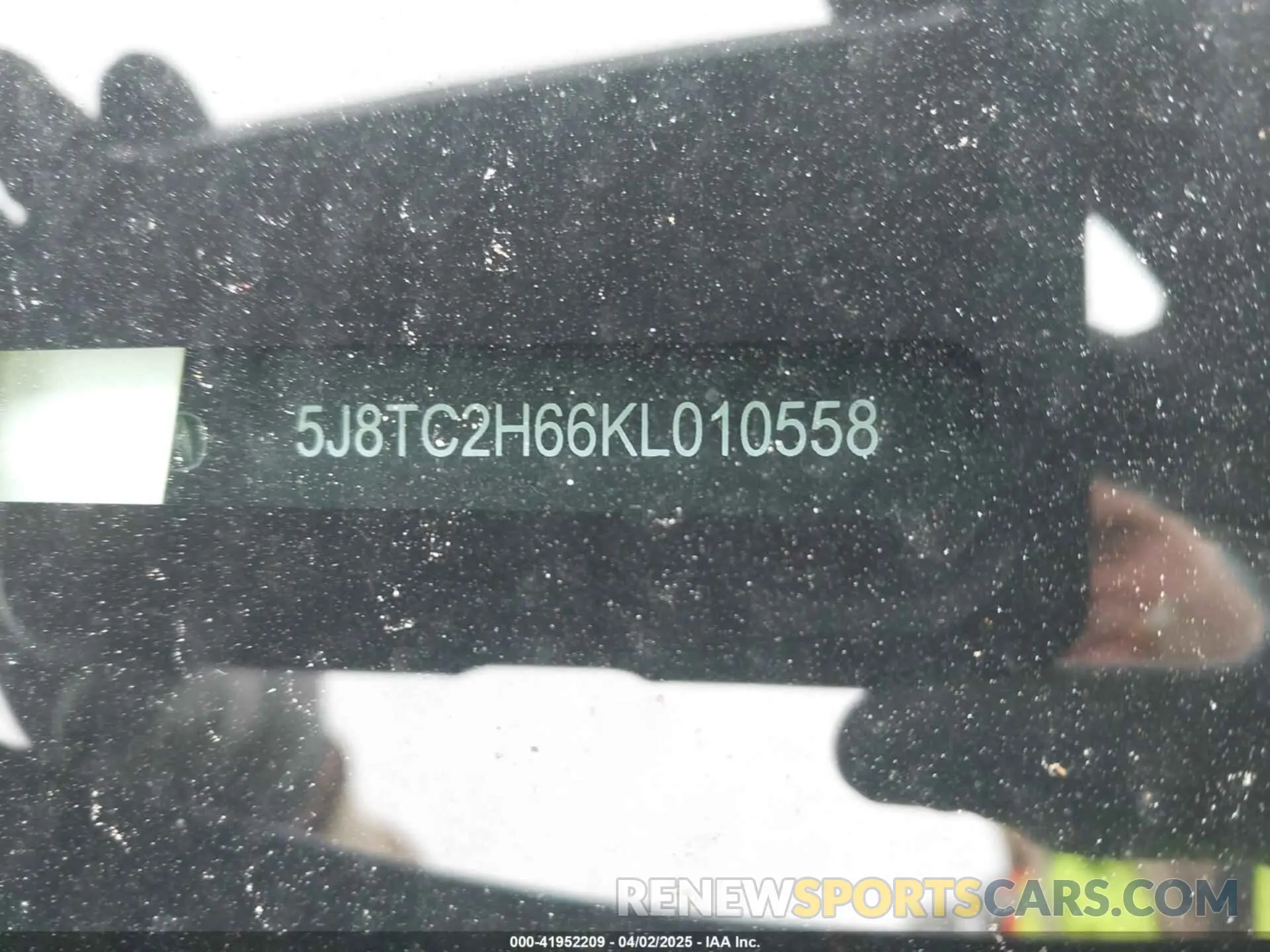 17 Photograph of a damaged car 5J8TC2H66KL010558 ACURA RDX 2019