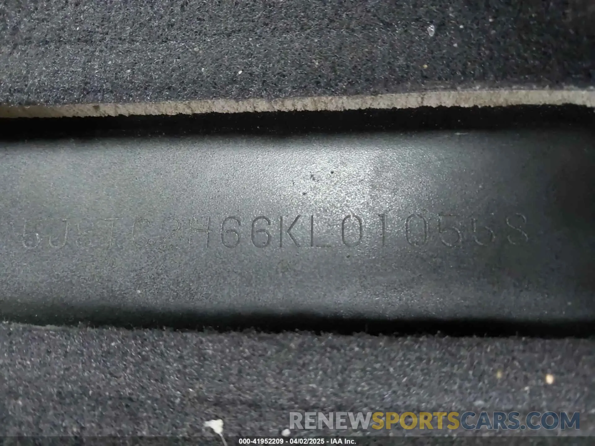18 Photograph of a damaged car 5J8TC2H66KL010558 ACURA RDX 2019