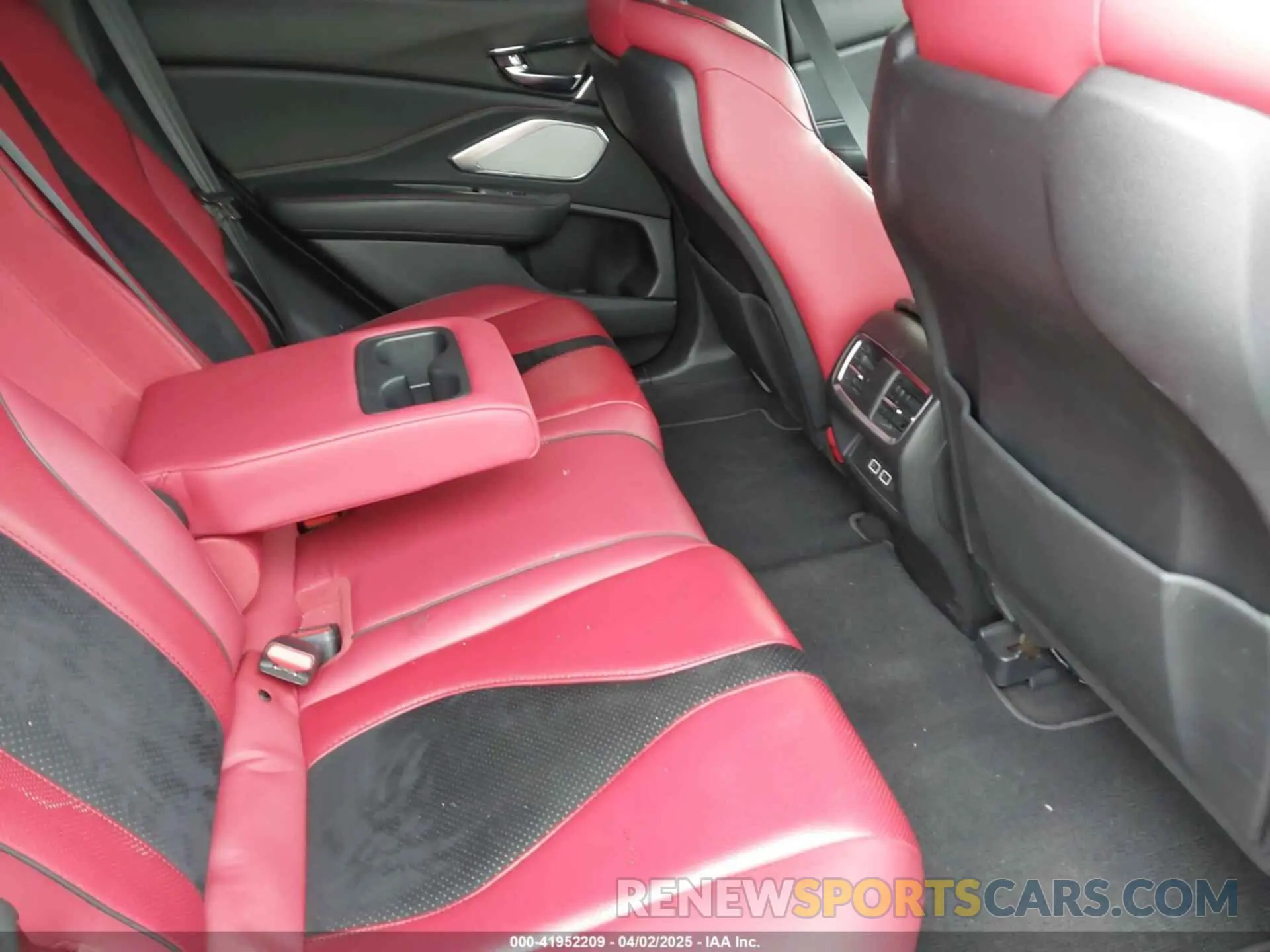 8 Photograph of a damaged car 5J8TC2H66KL010558 ACURA RDX 2019