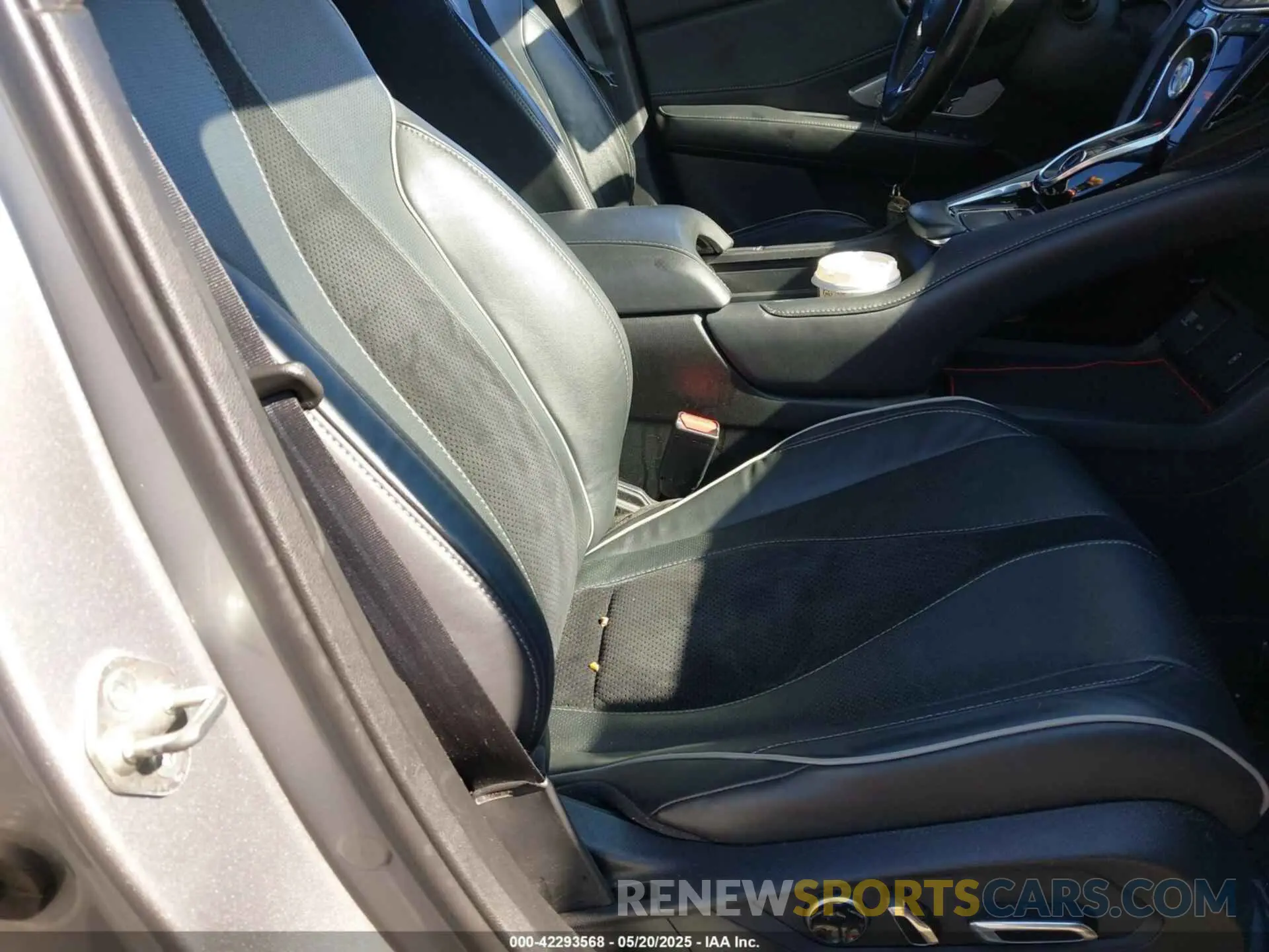 5 Photograph of a damaged car 5J8TC2H66KL034326 ACURA RDX 2019