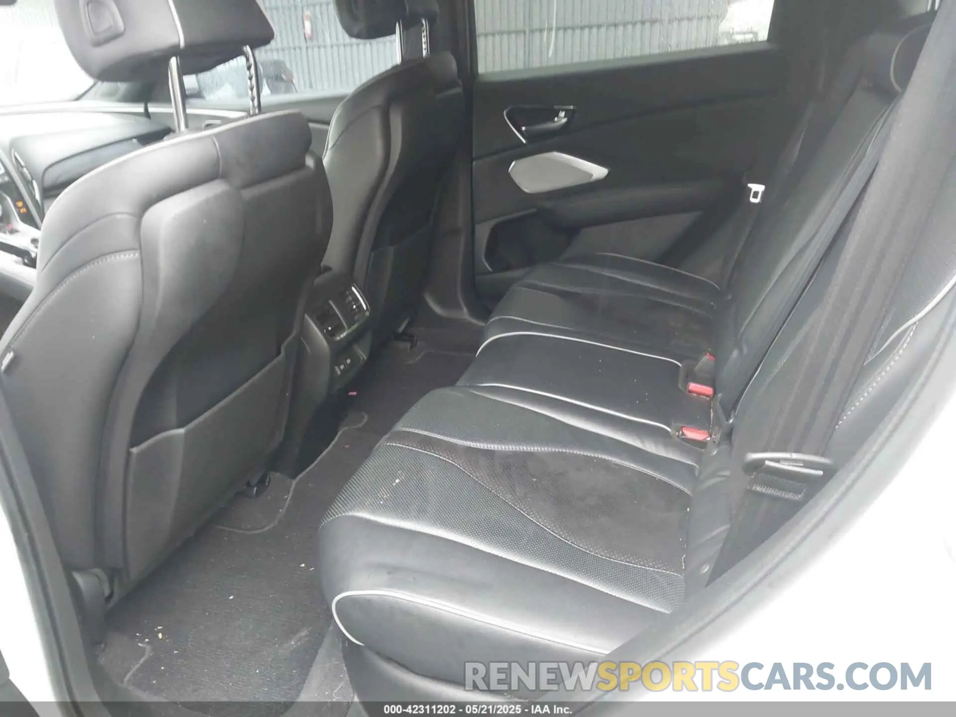 8 Photograph of a damaged car 5J8TC2H68KL001165 ACURA RDX 2019
