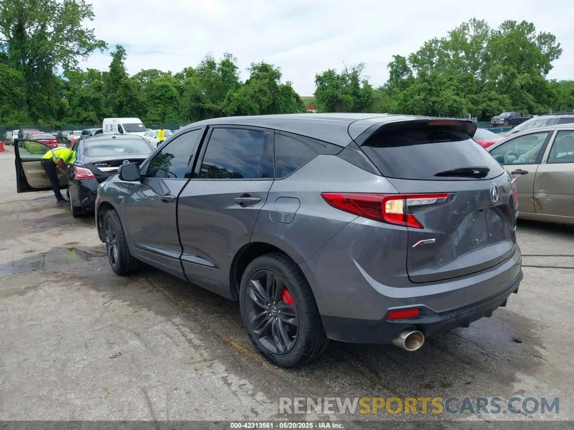 3 Photograph of a damaged car 5J8TC2H68KL013445 ACURA RDX 2019