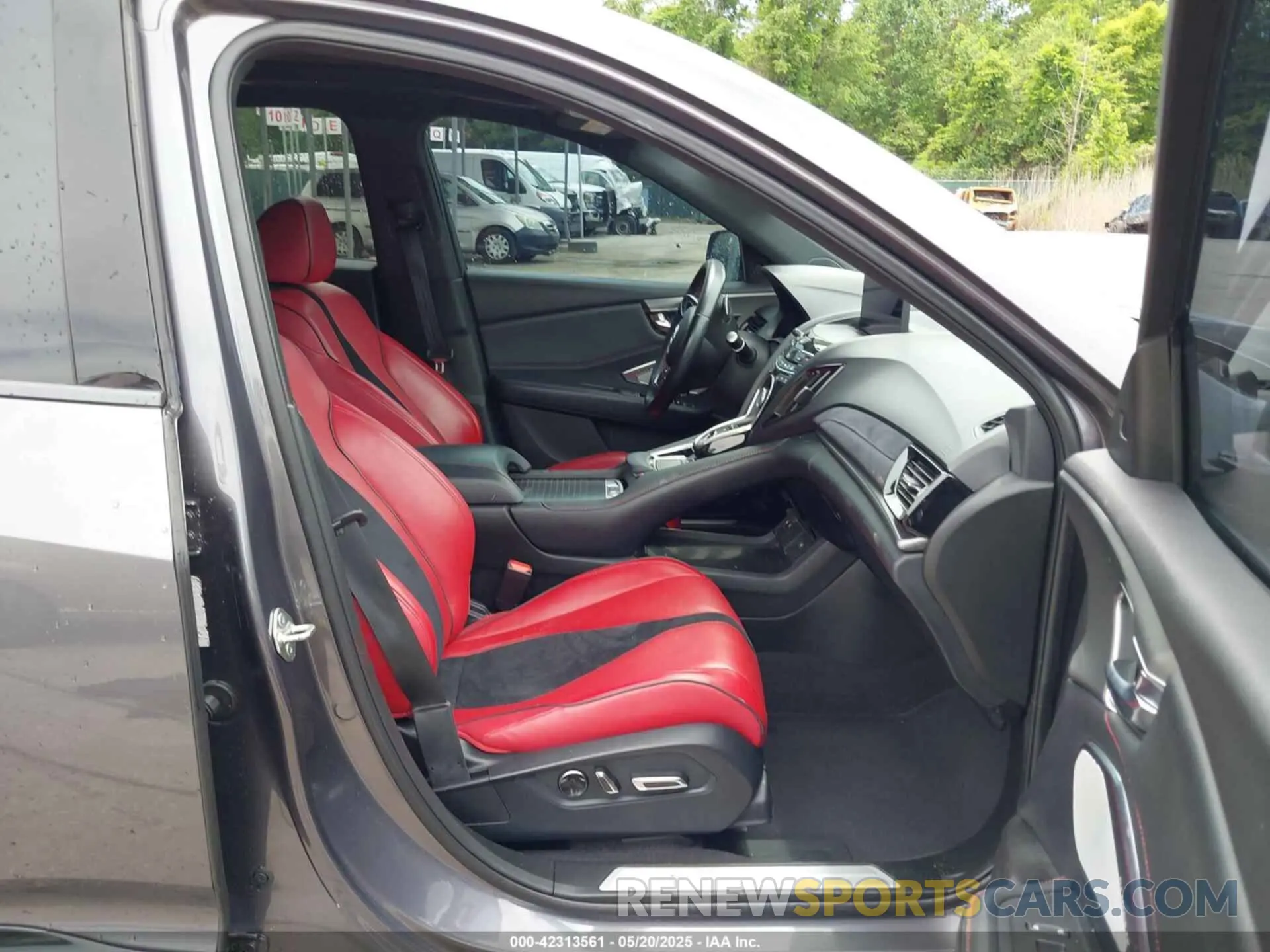 5 Photograph of a damaged car 5J8TC2H68KL013445 ACURA RDX 2019