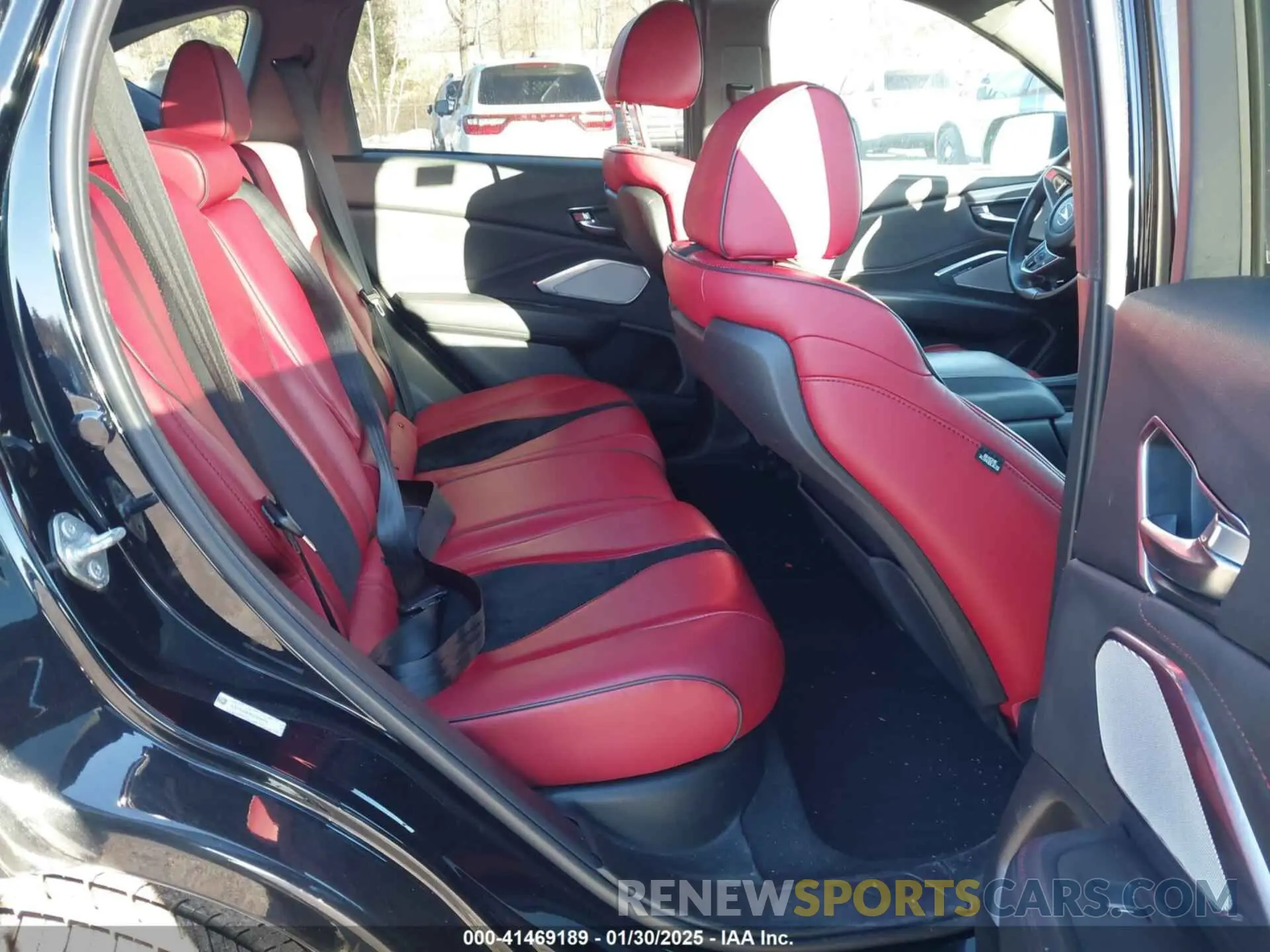 8 Photograph of a damaged car 5J8TC2H69KL005175 ACURA RDX 2019