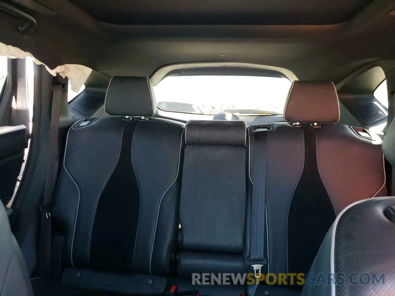 10 Photograph of a damaged car 5J8TC2H69KL025670 ACURA RDX 2019