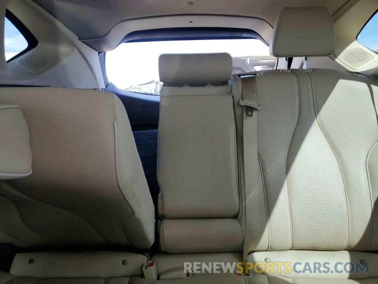 10 Photograph of a damaged car 5J8TC2H70KL023590 ACURA RDX 2019