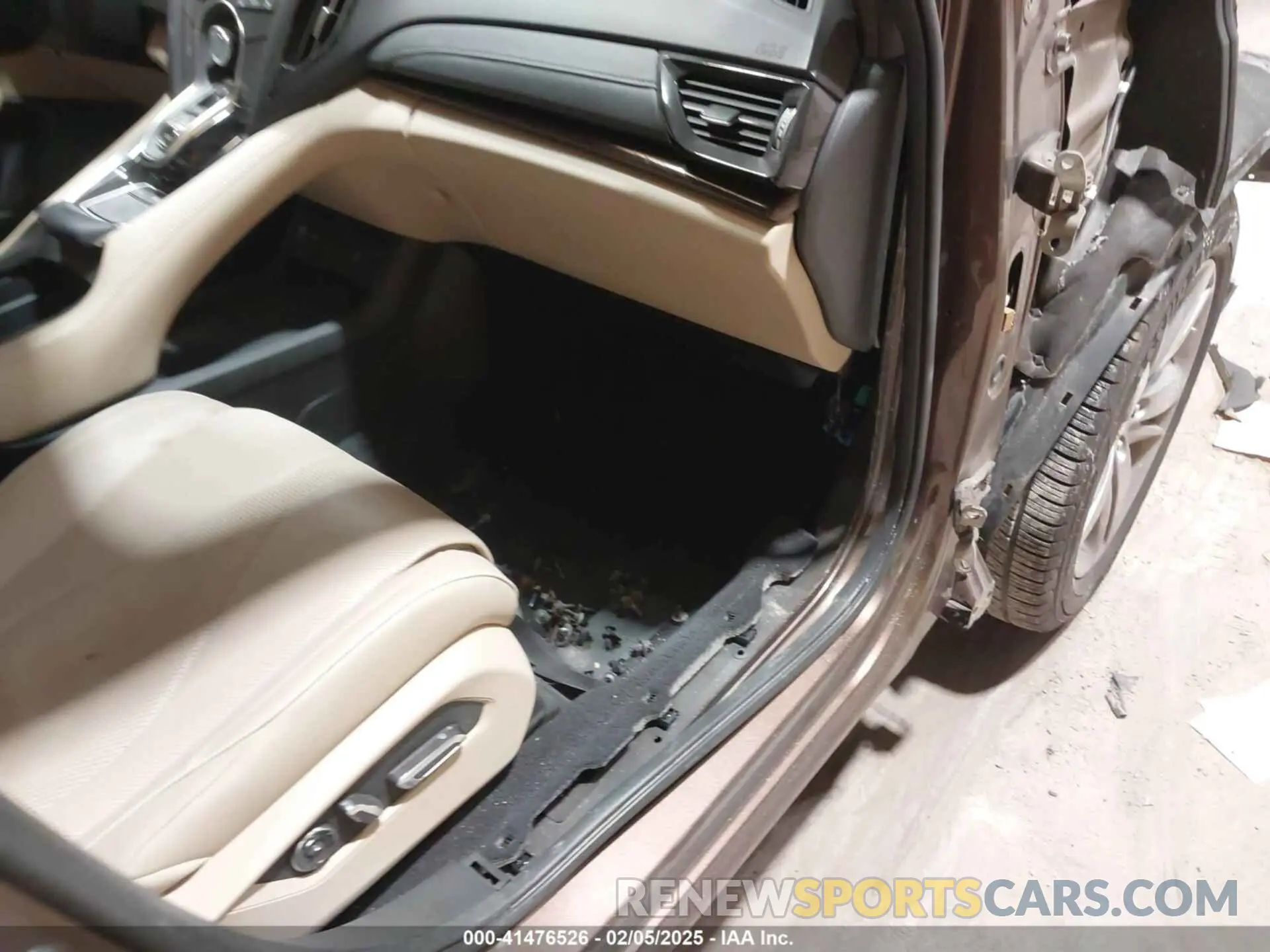 5 Photograph of a damaged car 5J8TC2H73KL006086 ACURA RDX 2019